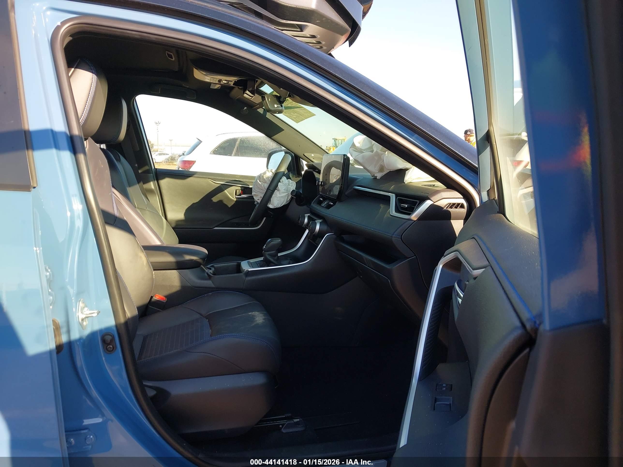 TOYOTA RAV4 image 5