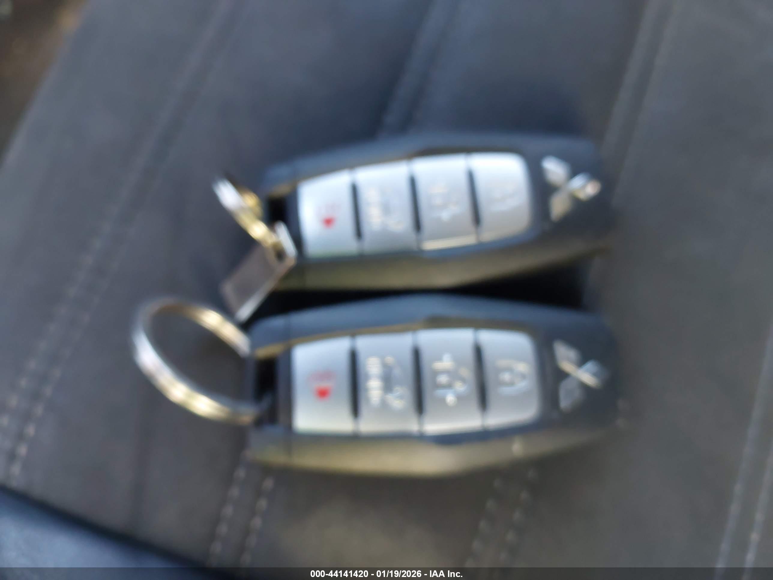 MITSUBISHI OUTLANDER image 11
