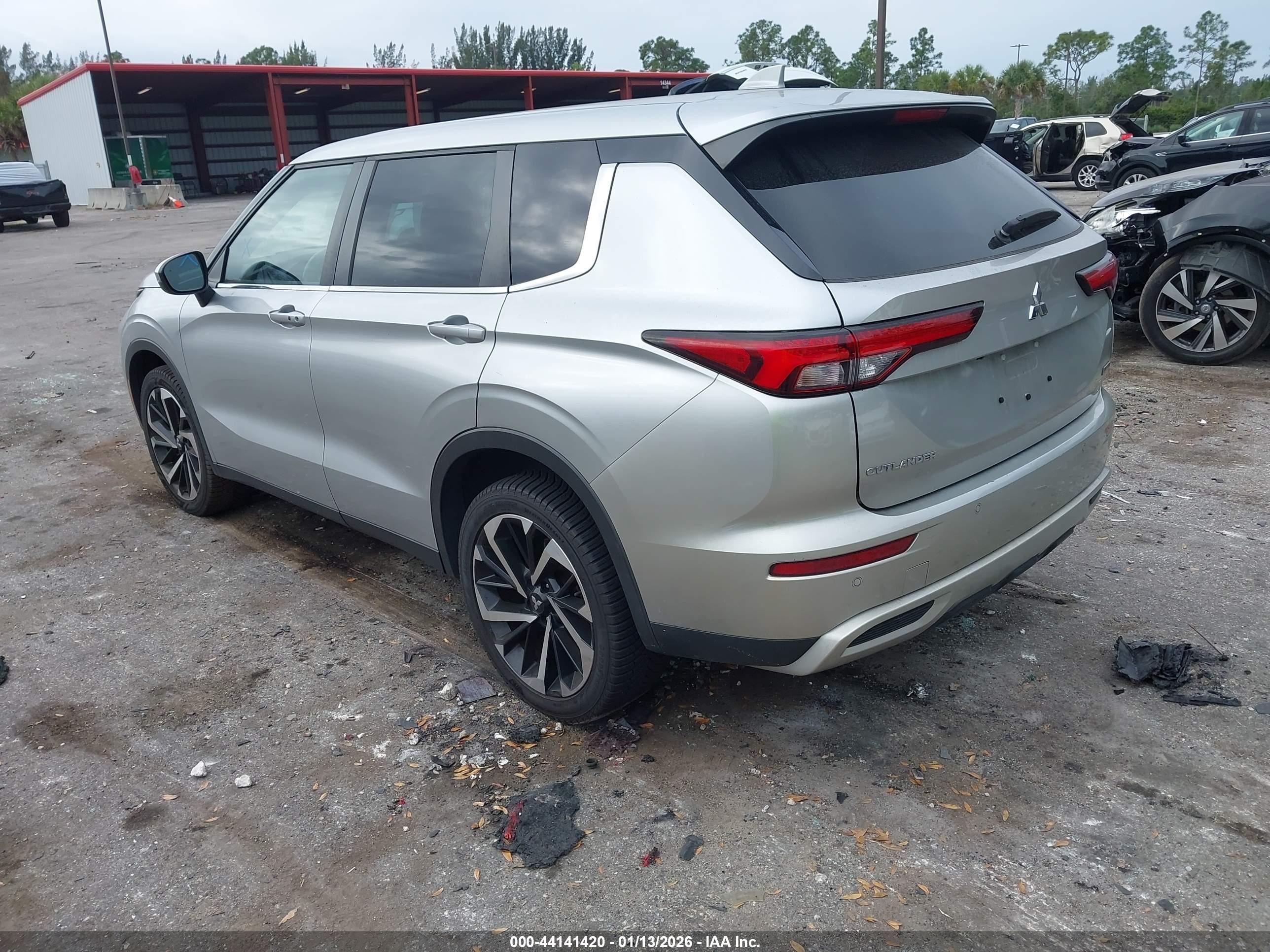 MITSUBISHI OUTLANDER image 3