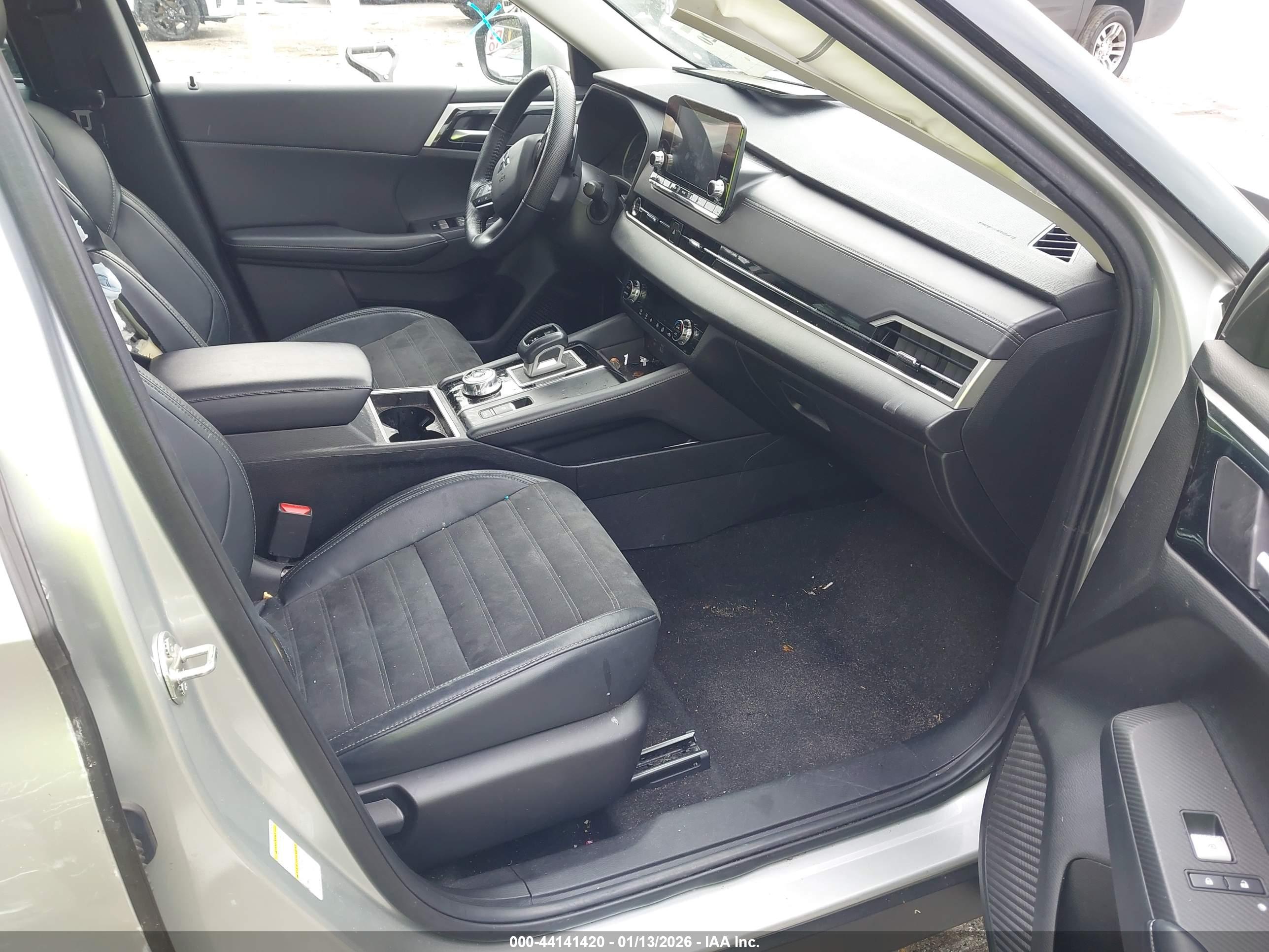 MITSUBISHI OUTLANDER image 5