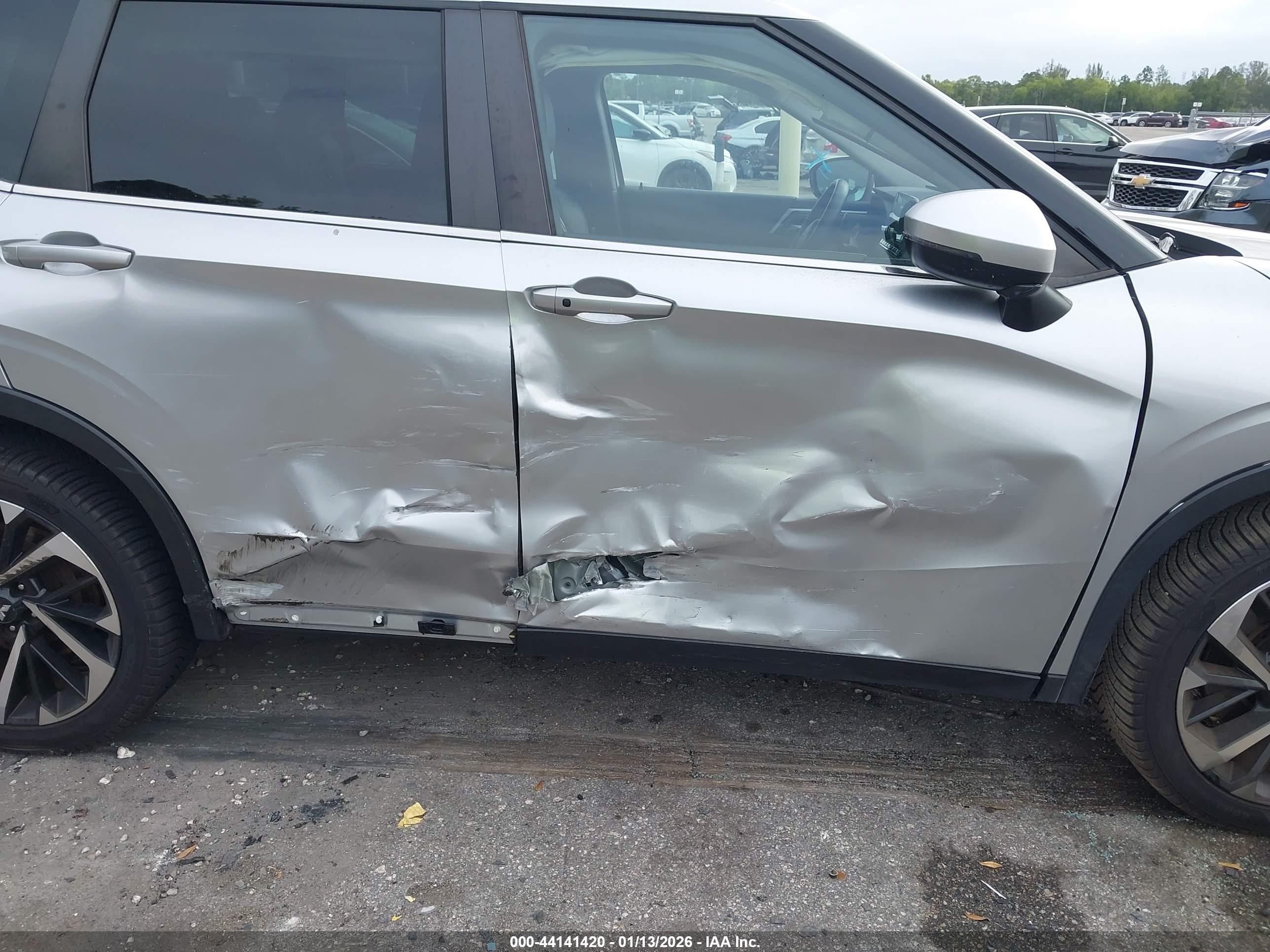 MITSUBISHI OUTLANDER image 6