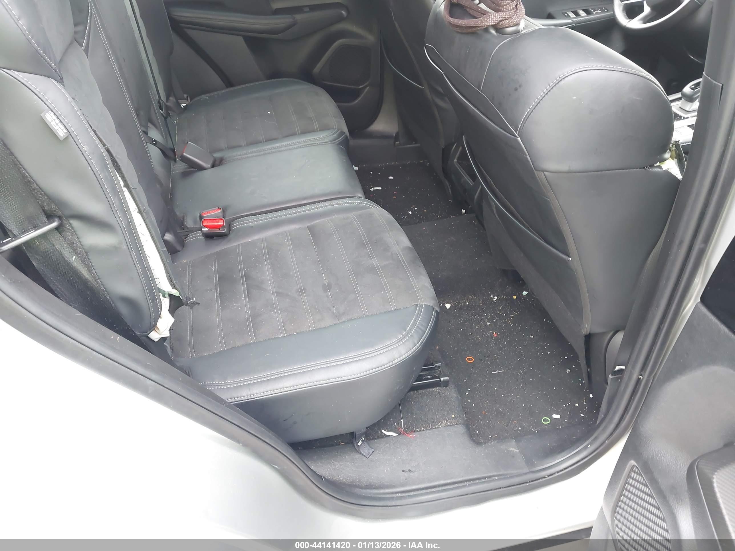 MITSUBISHI OUTLANDER image 8