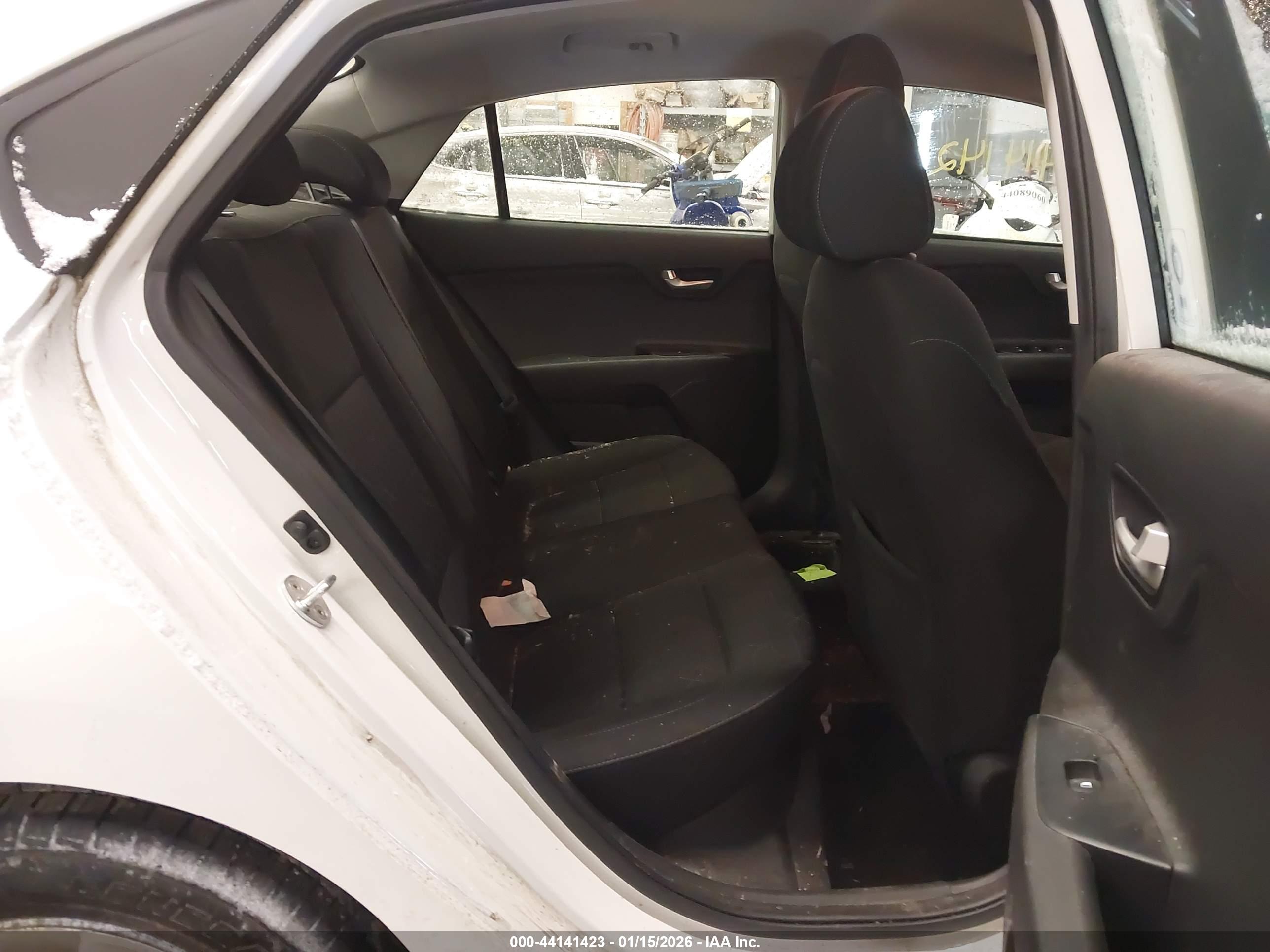 KIA RIO image 8
