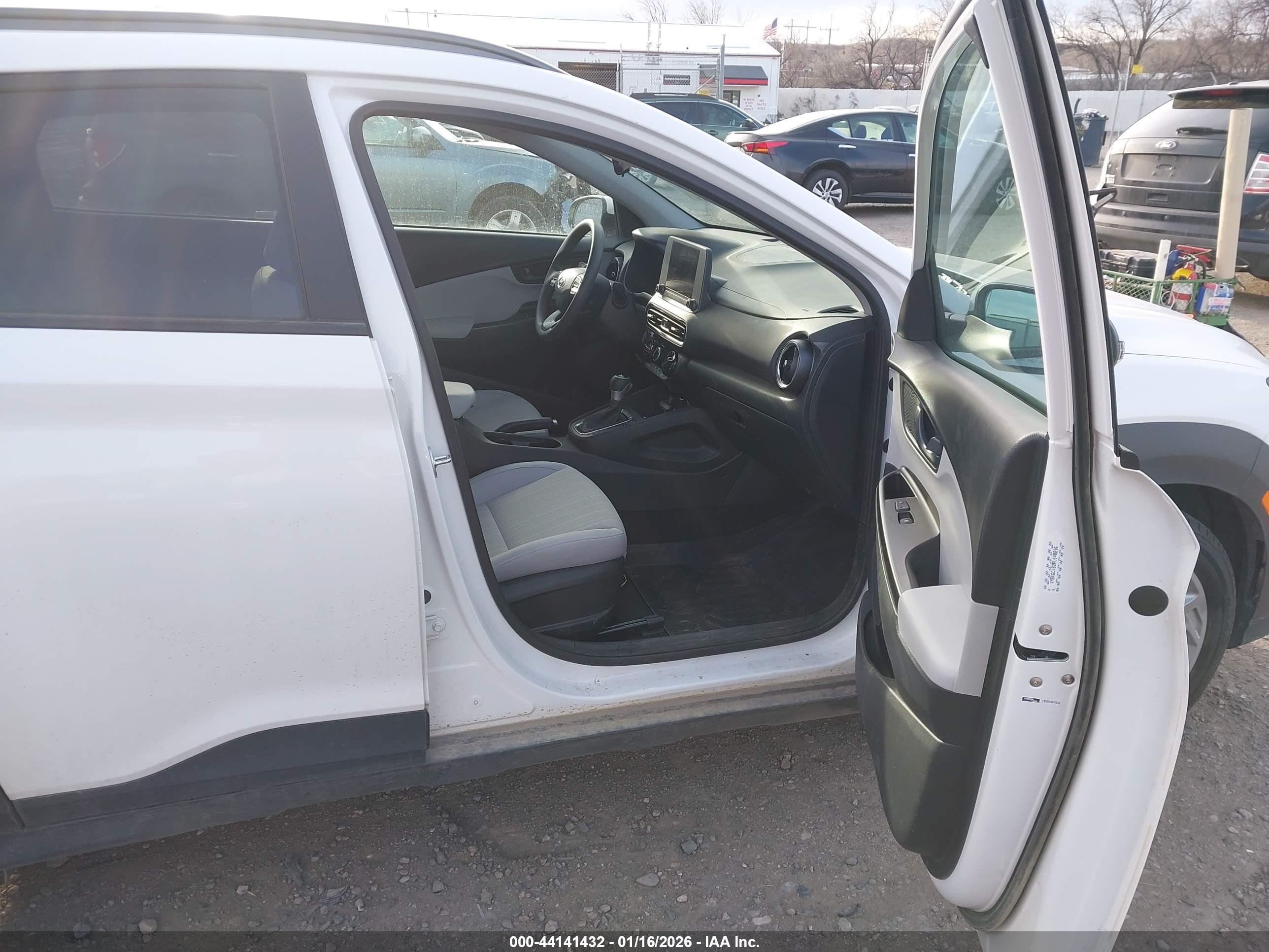 HYUNDAI KONA image 5