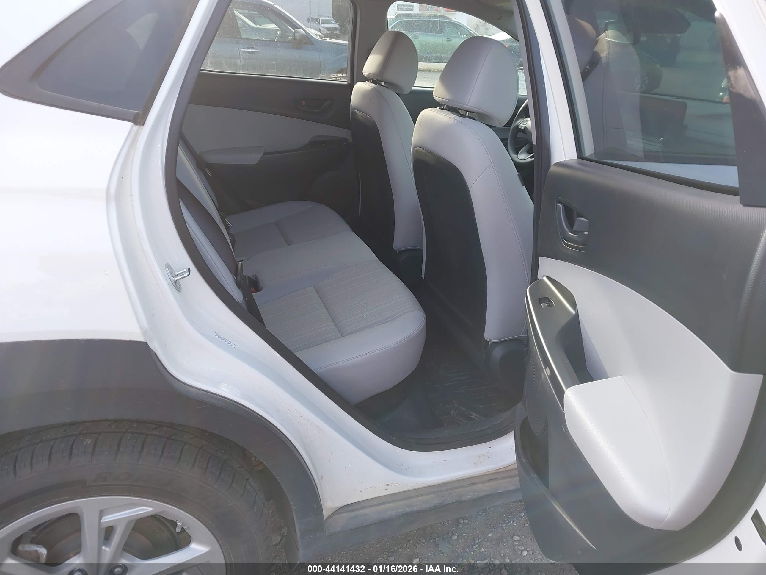 HYUNDAI KONA image 8
