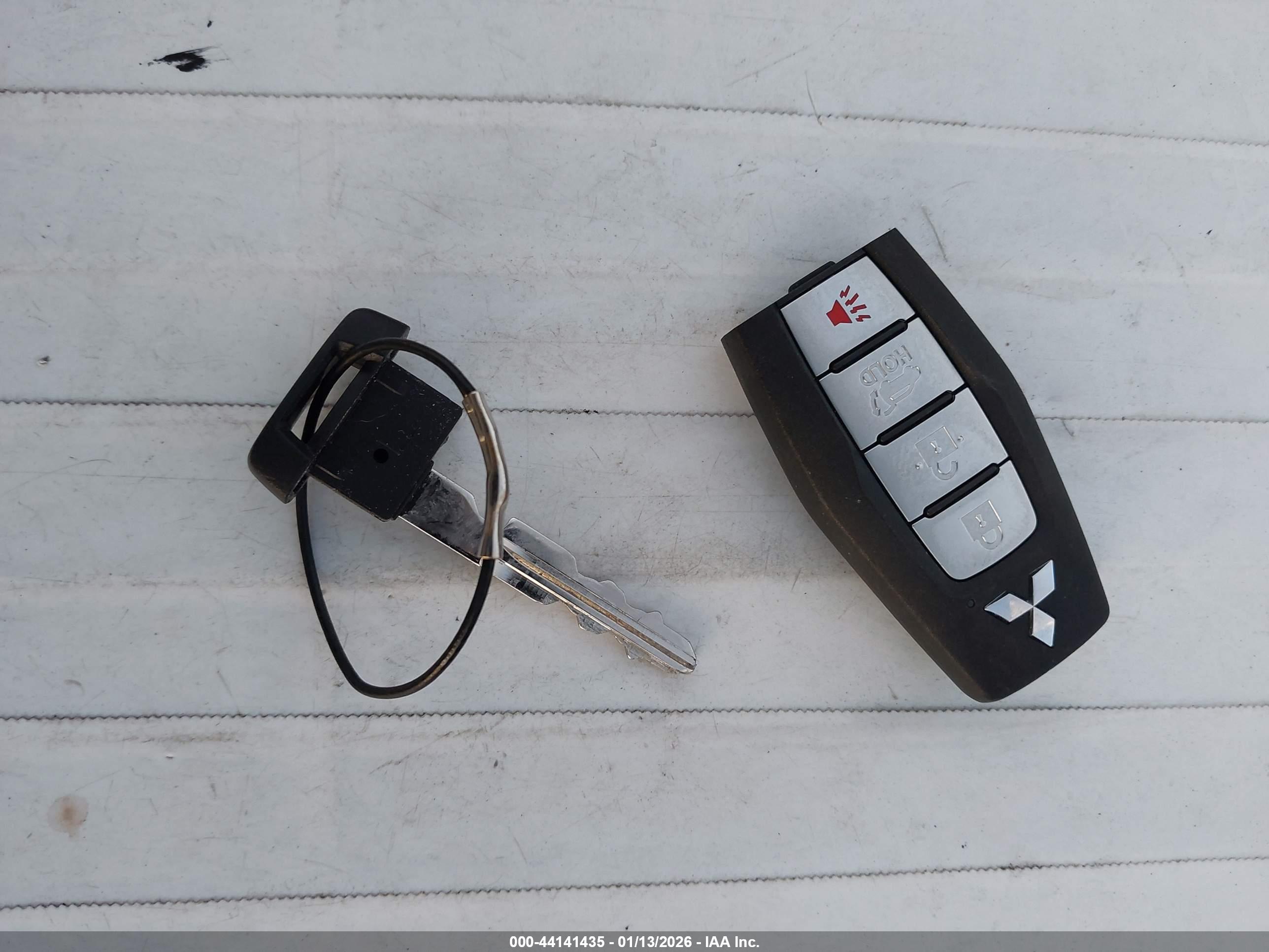 MITSUBISHI OUTLANDER image 11