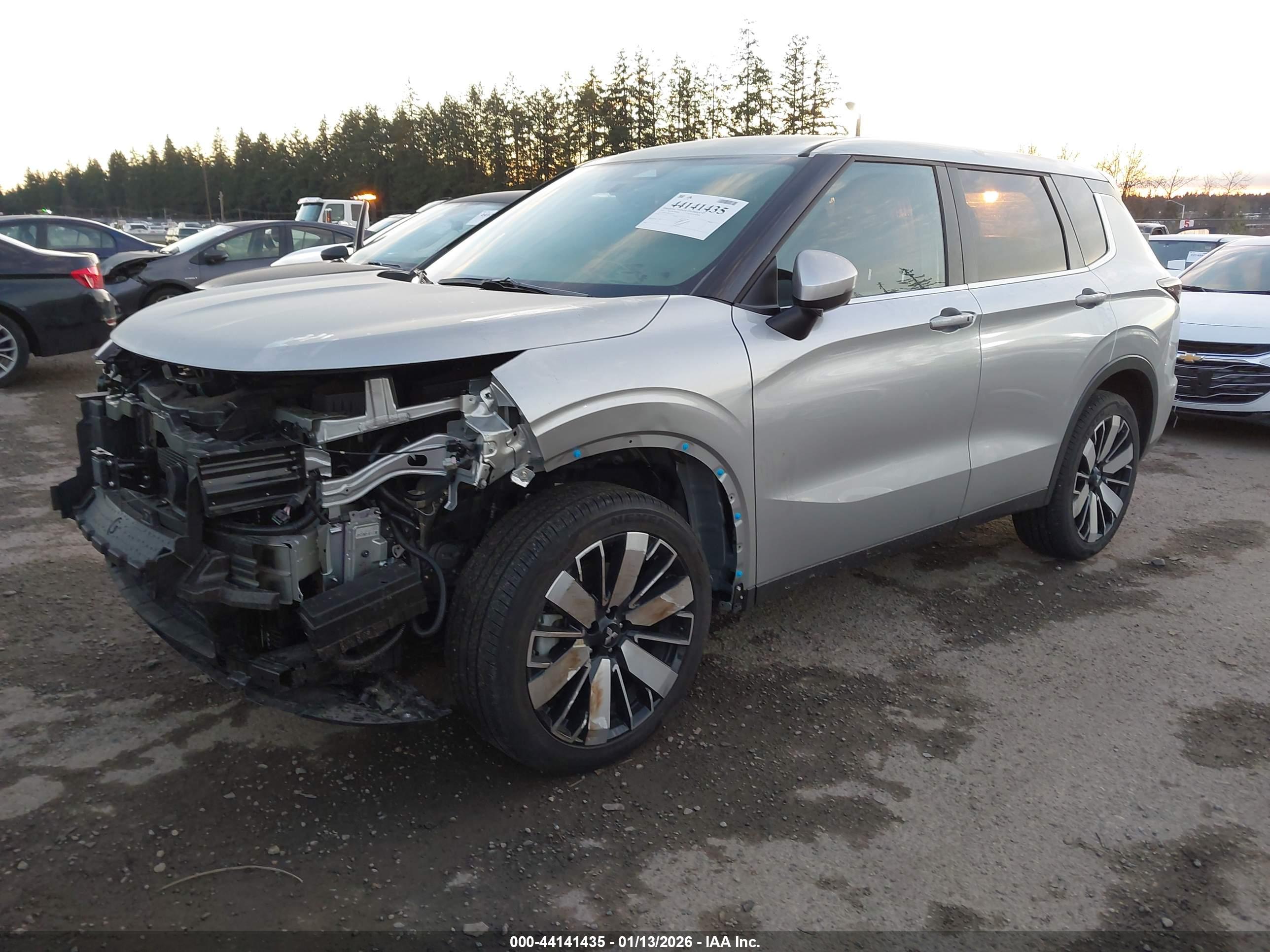 MITSUBISHI OUTLANDER image 2
