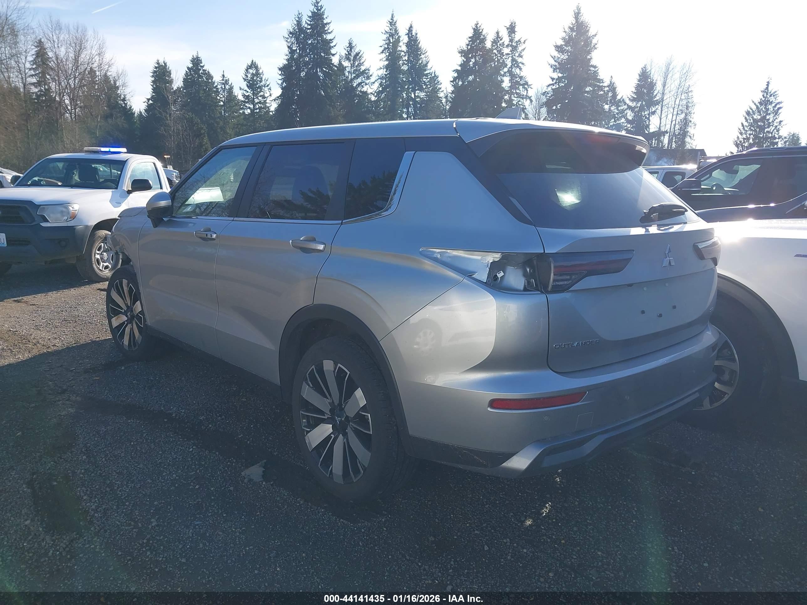MITSUBISHI OUTLANDER image 3