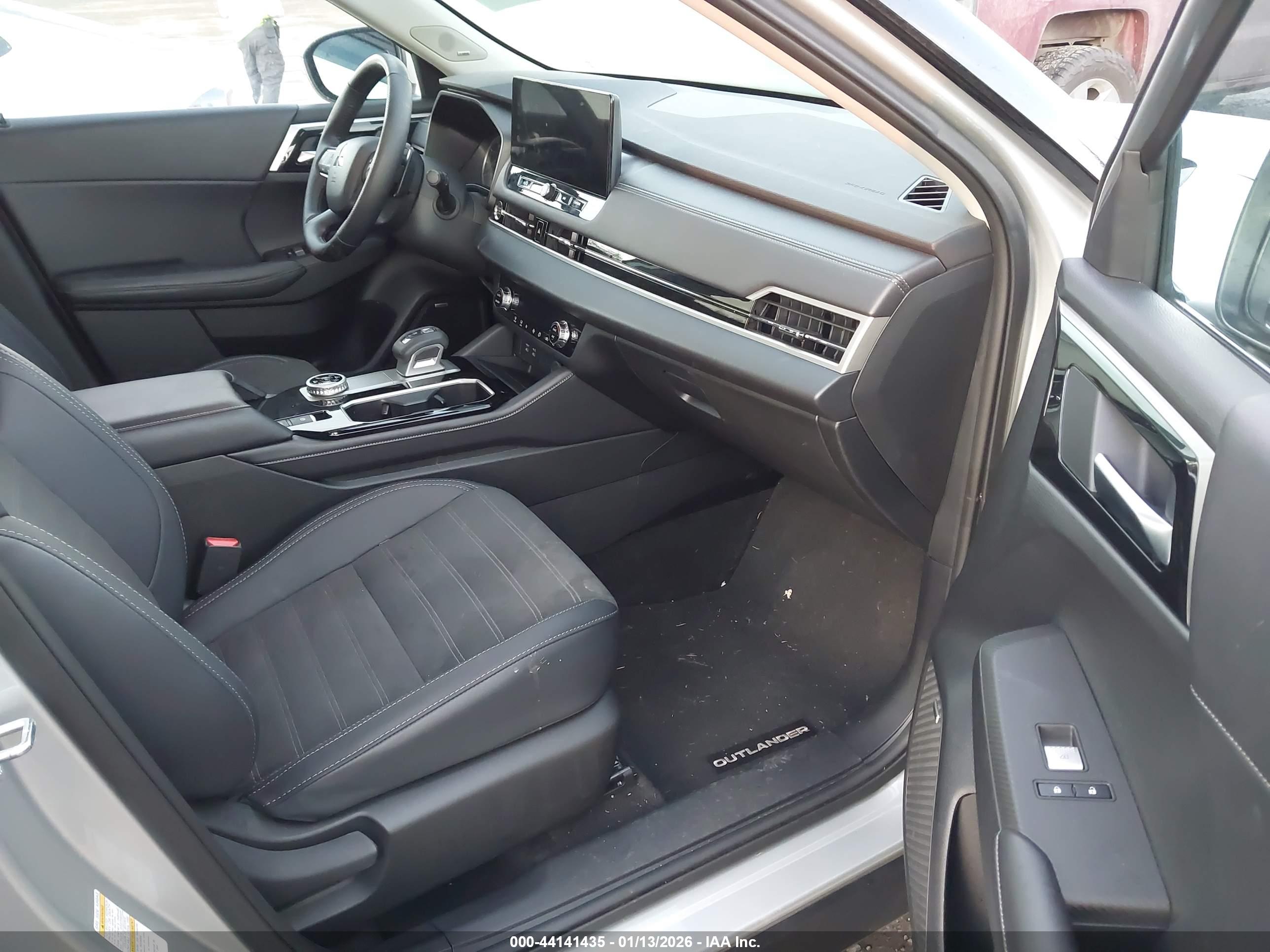 MITSUBISHI OUTLANDER image 5
