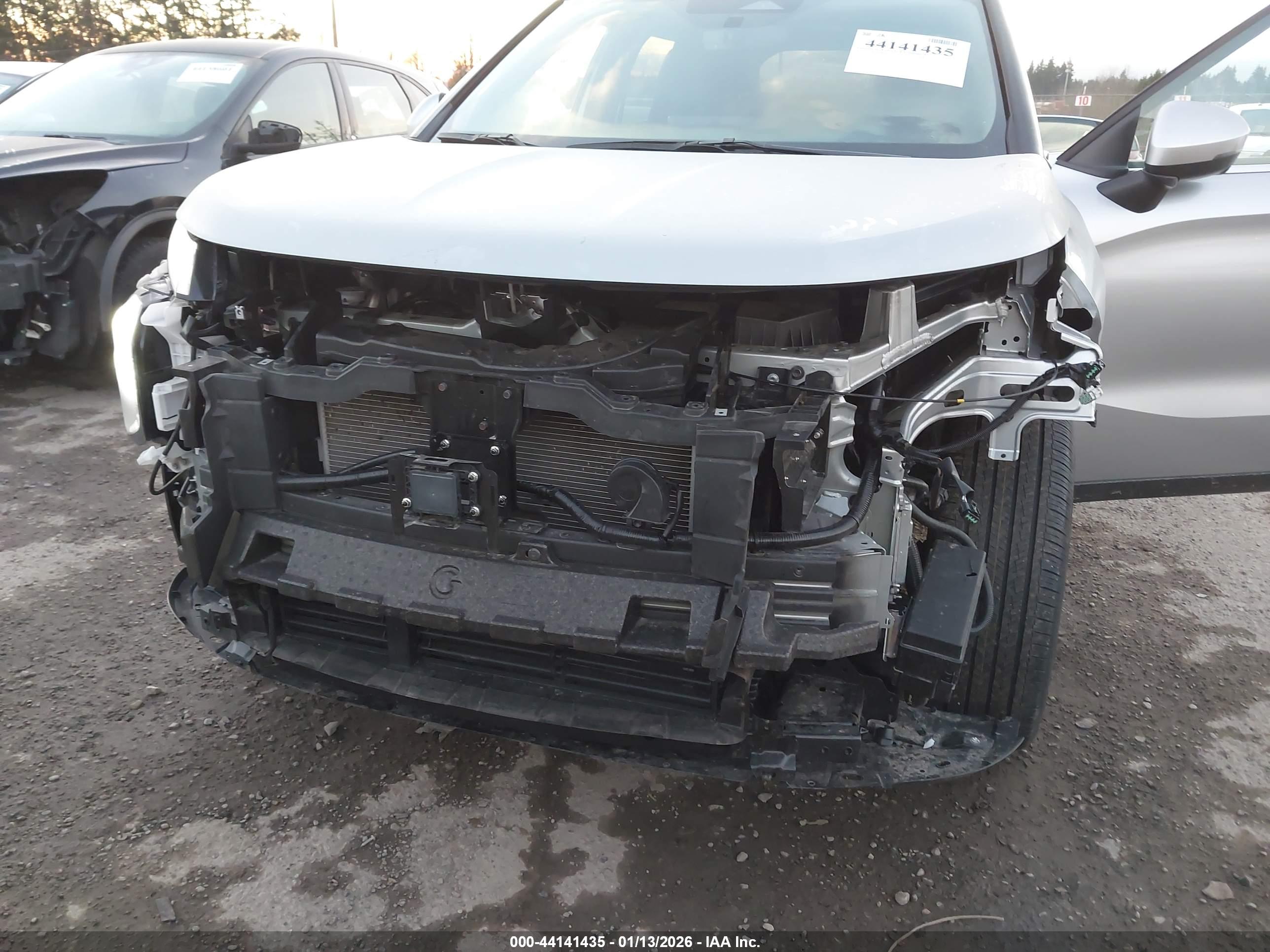 MITSUBISHI OUTLANDER image 6