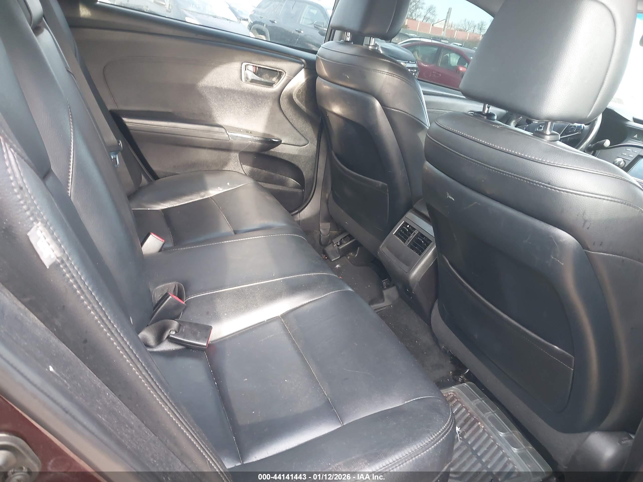 TOYOTA AVALON image 8