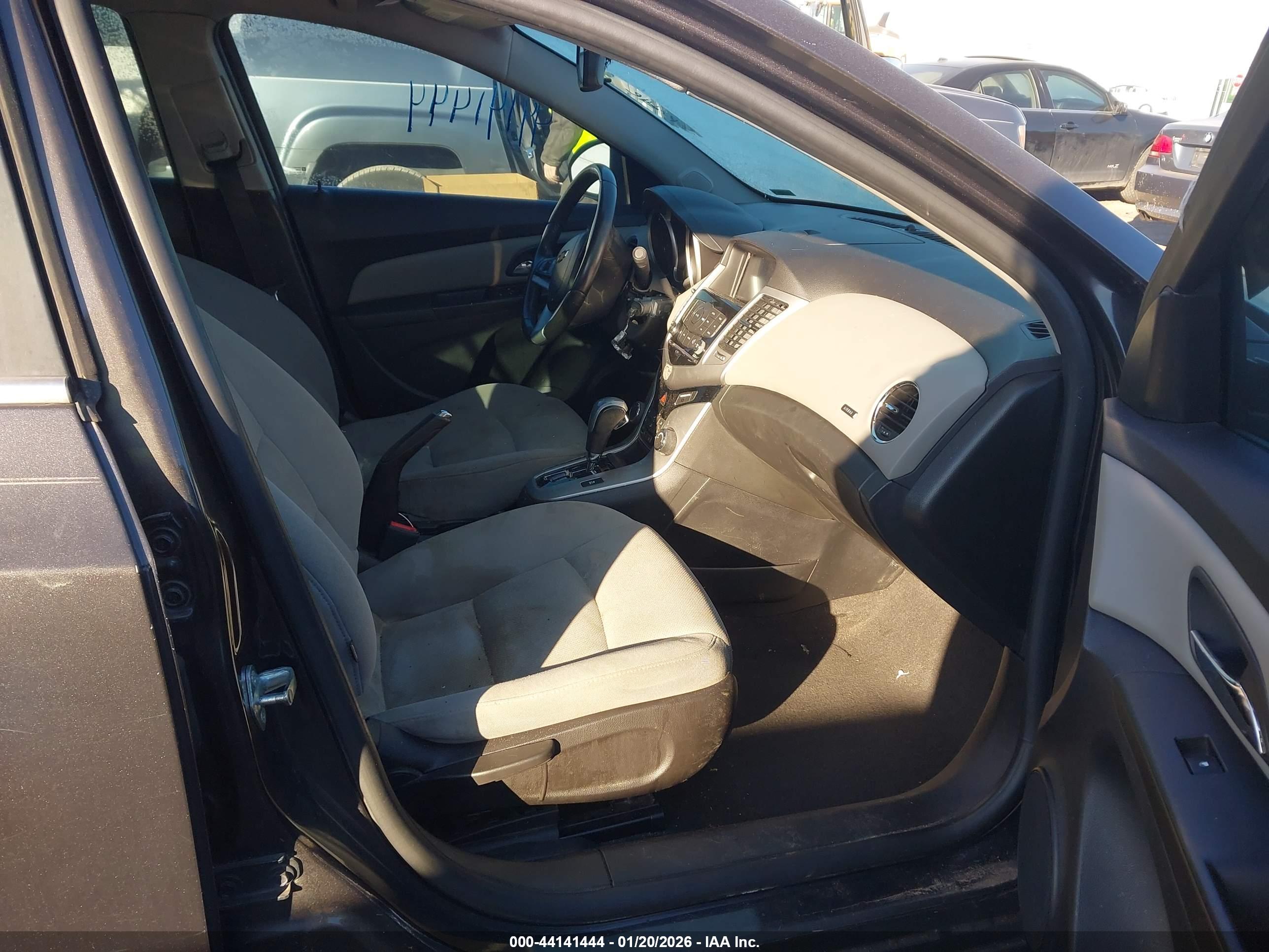 CHEVROLET CRUZE image 5