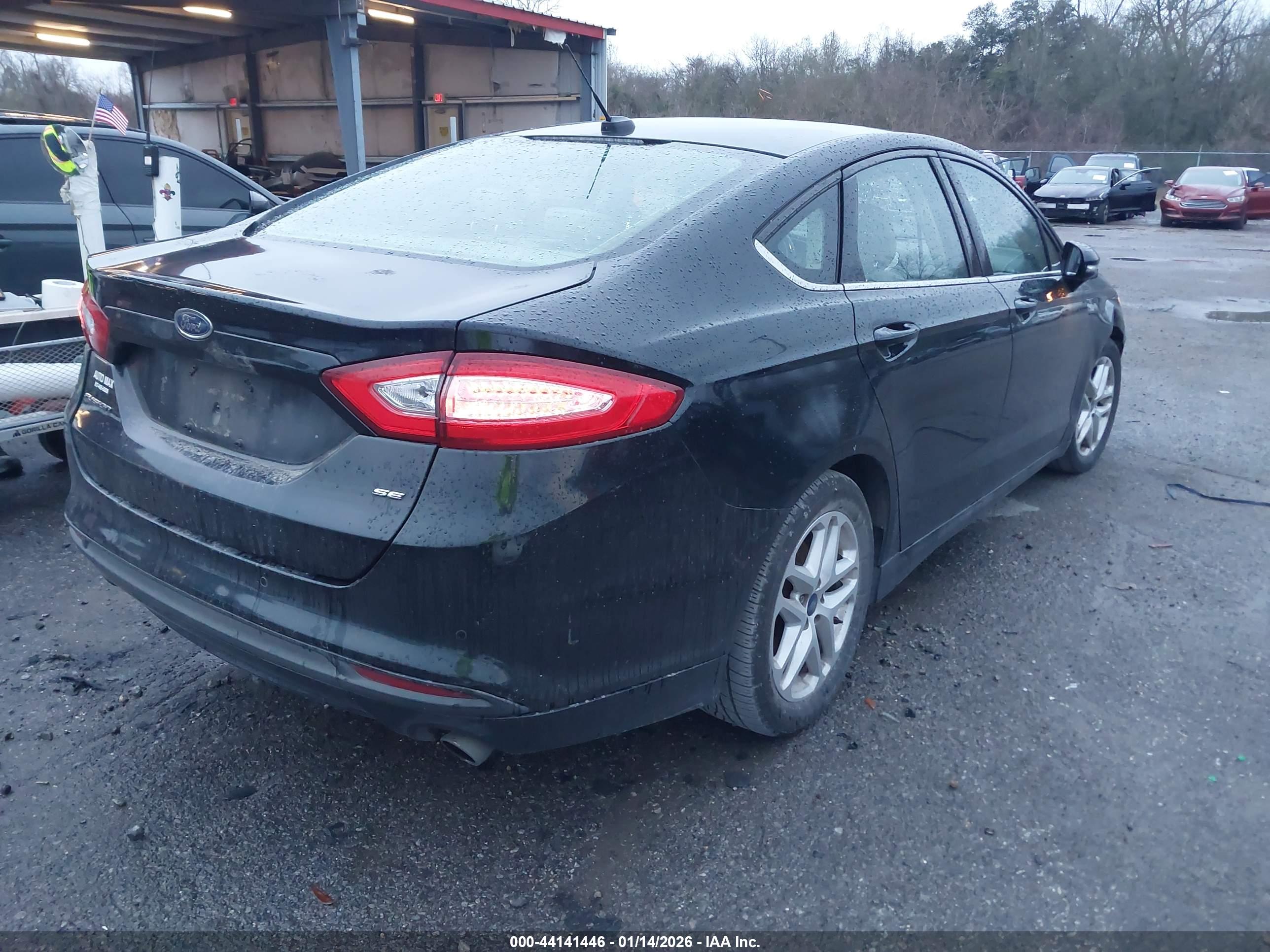 FORD FUSION image 4