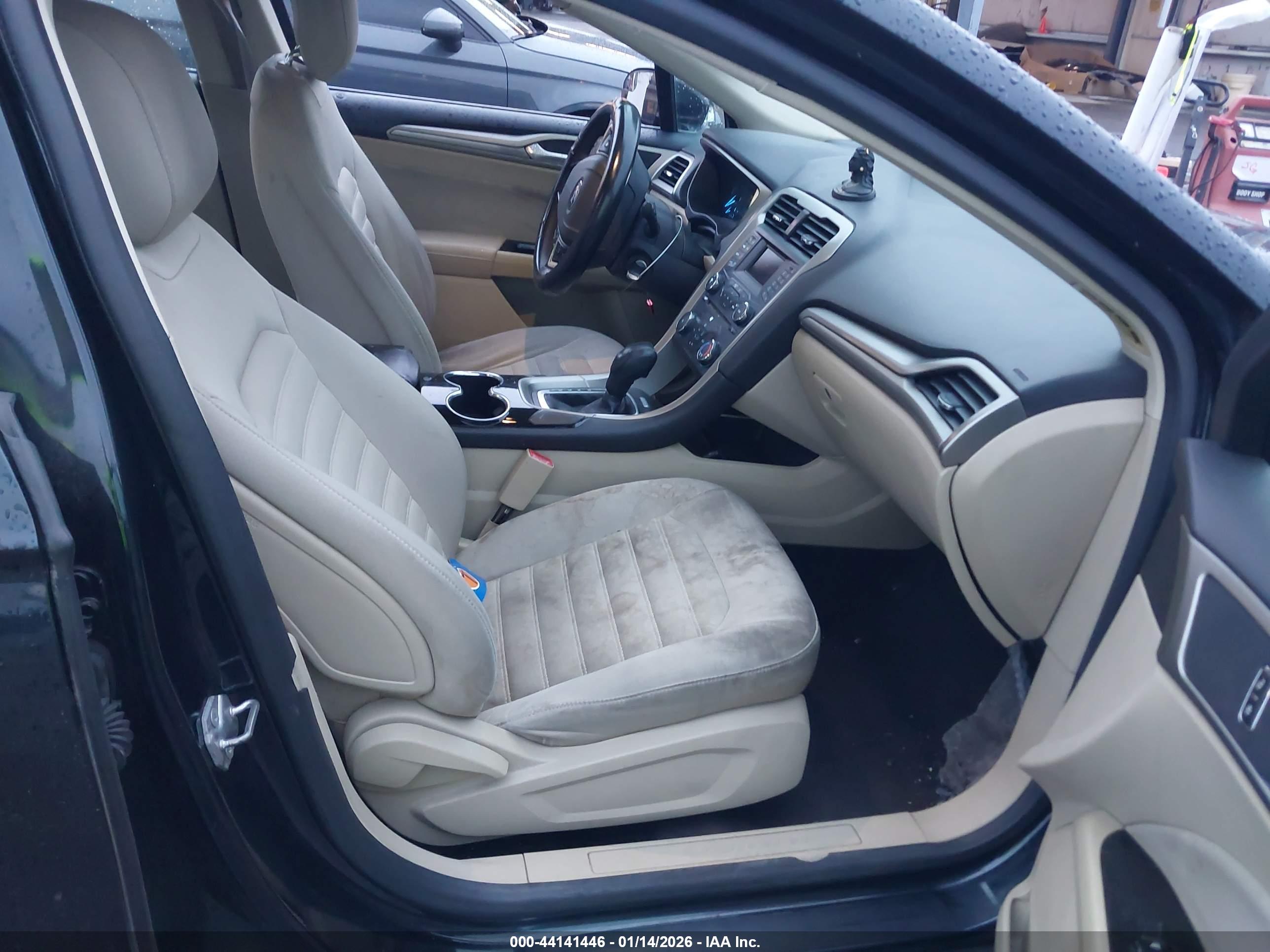 FORD FUSION image 5