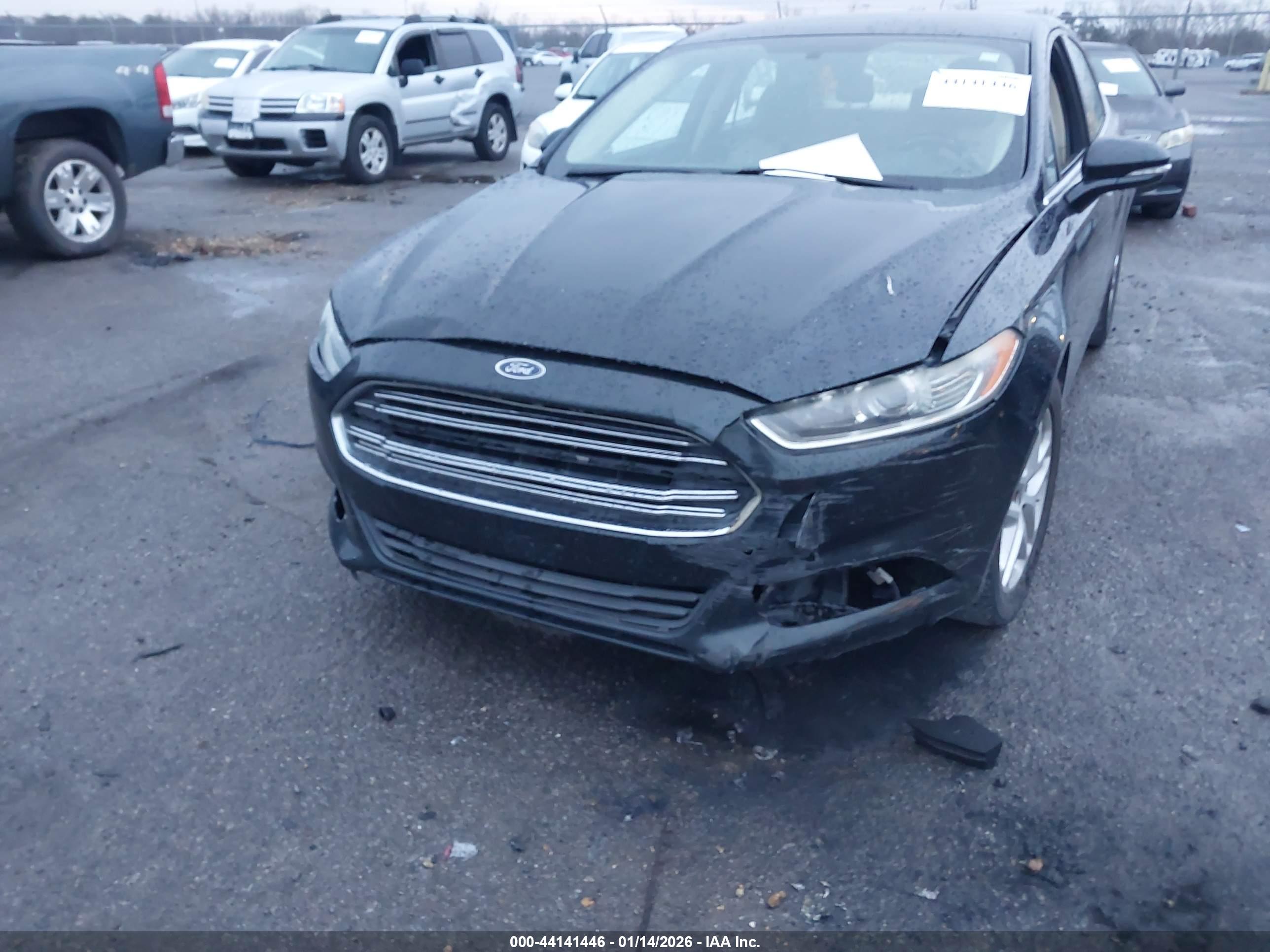 FORD FUSION image 6