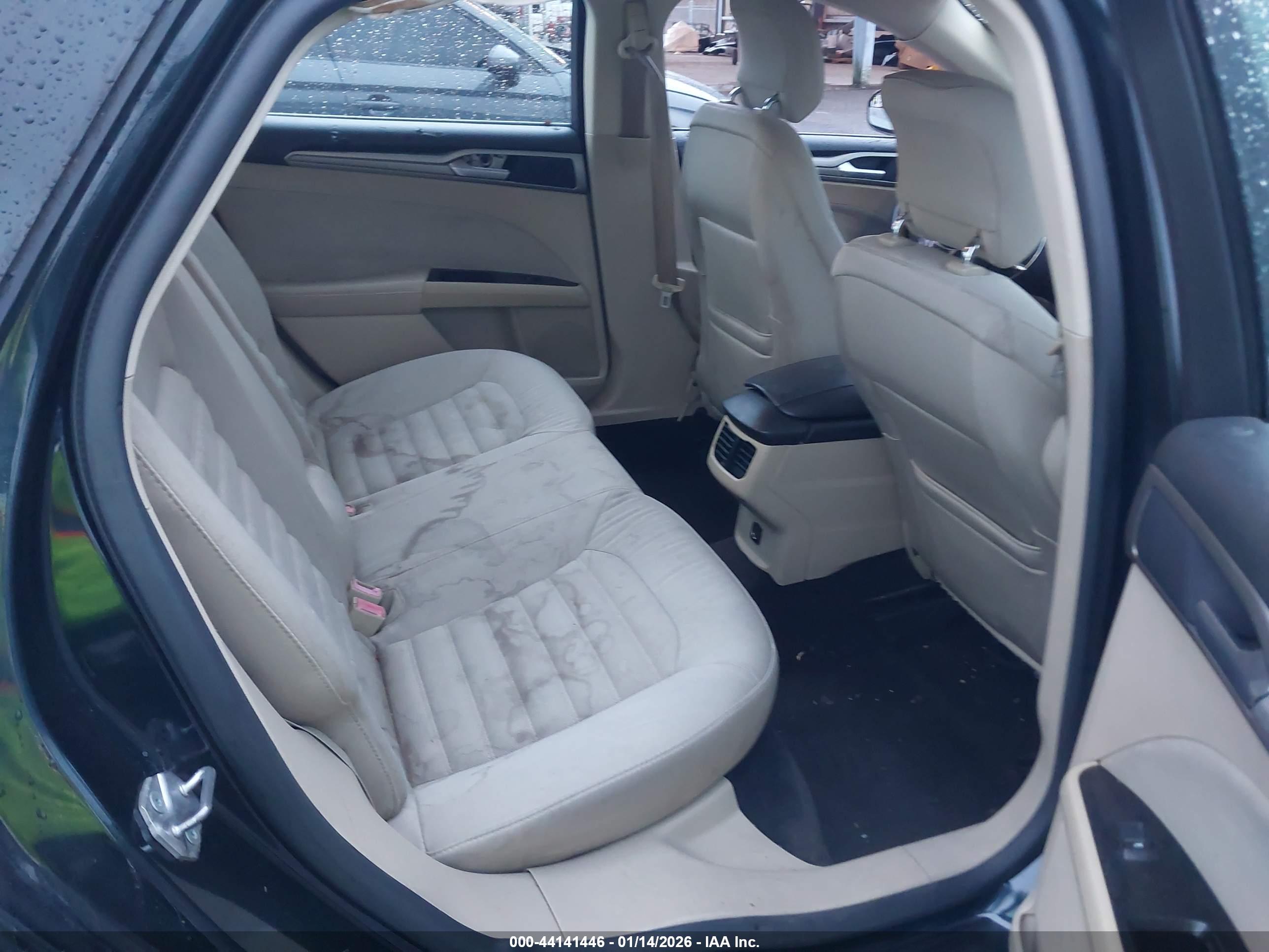 FORD FUSION image 8