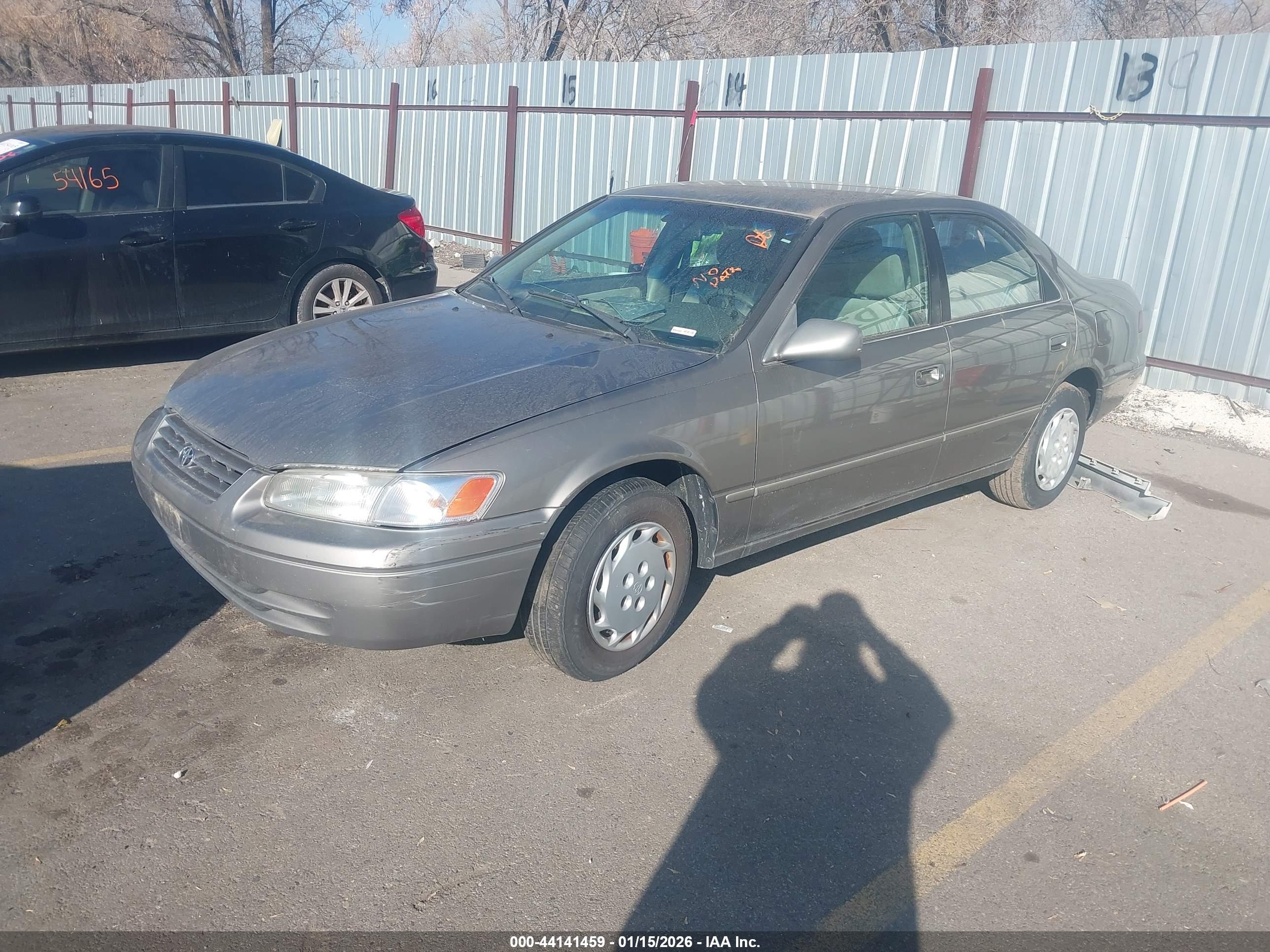 TOYOTA CAMRY image 2