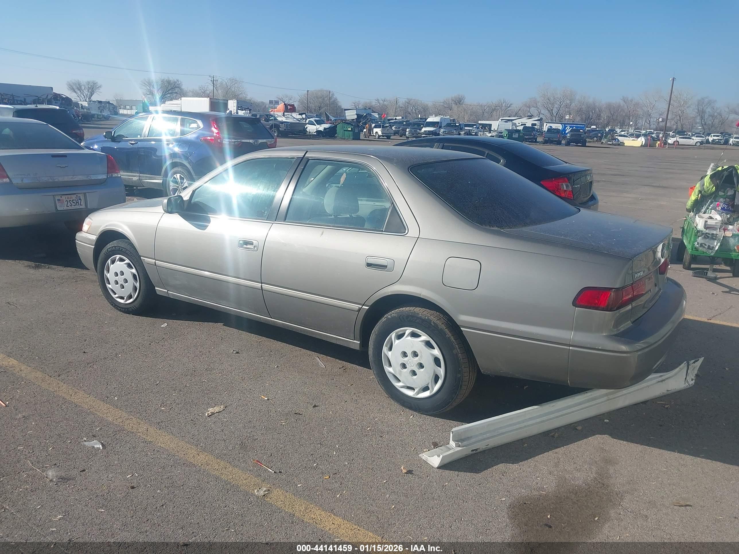 TOYOTA CAMRY image 3