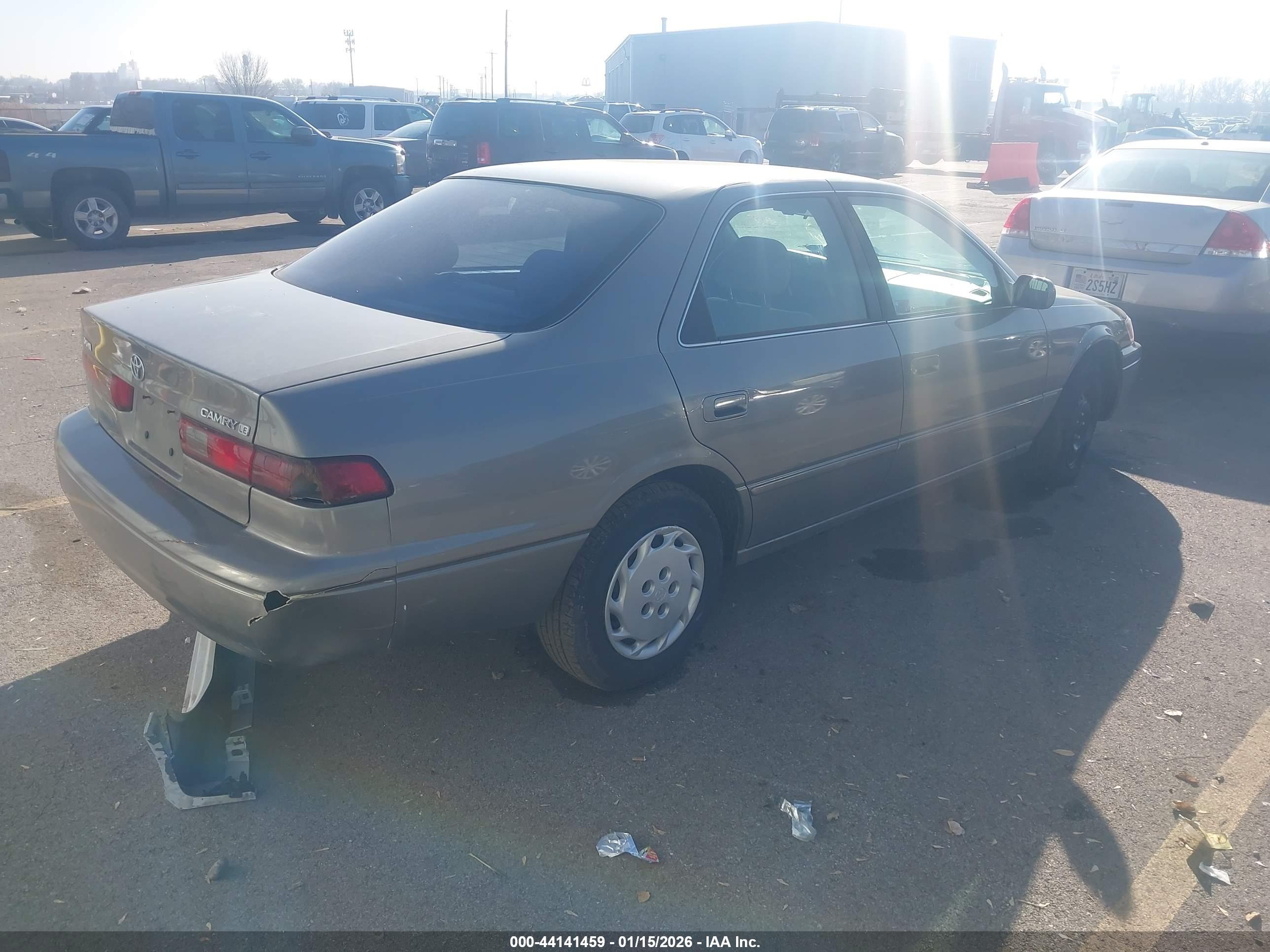 TOYOTA CAMRY image 4