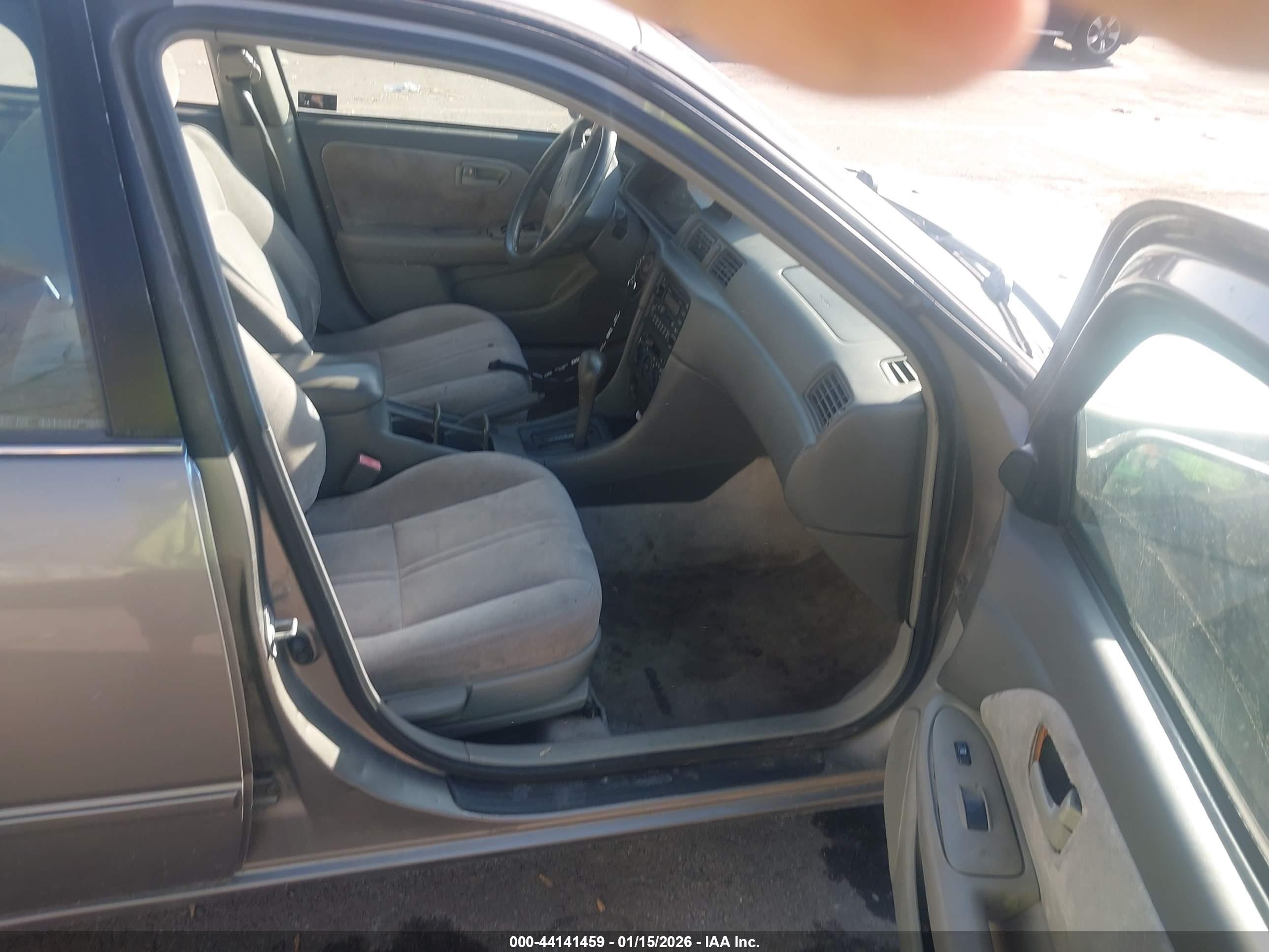 TOYOTA CAMRY image 5