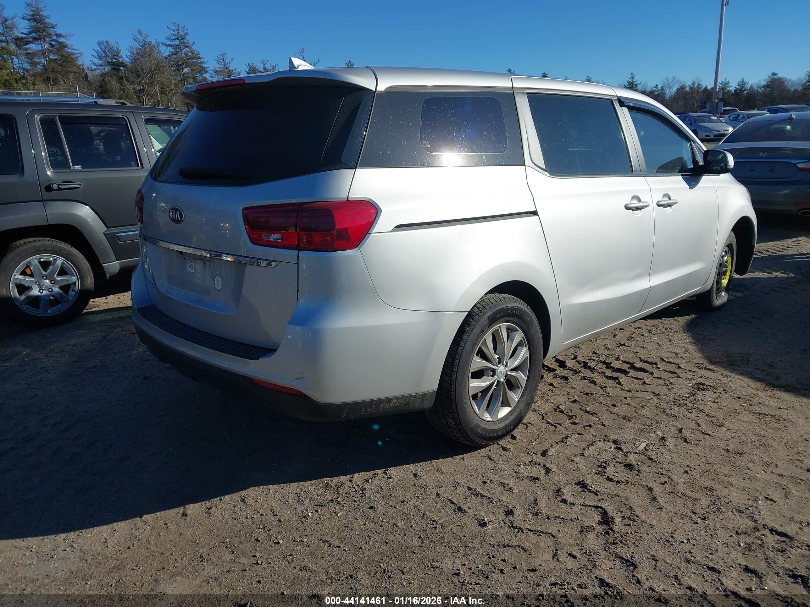 KIA SEDONA image 4