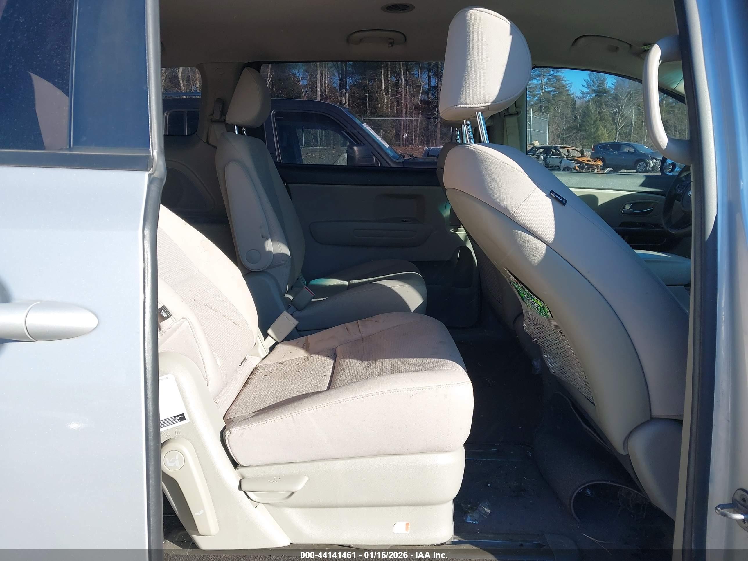 KIA SEDONA image 8