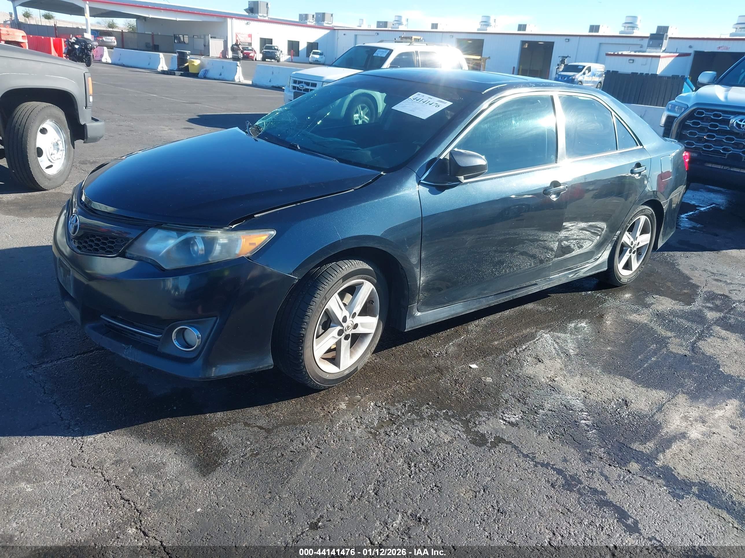 TOYOTA CAMRY image 2