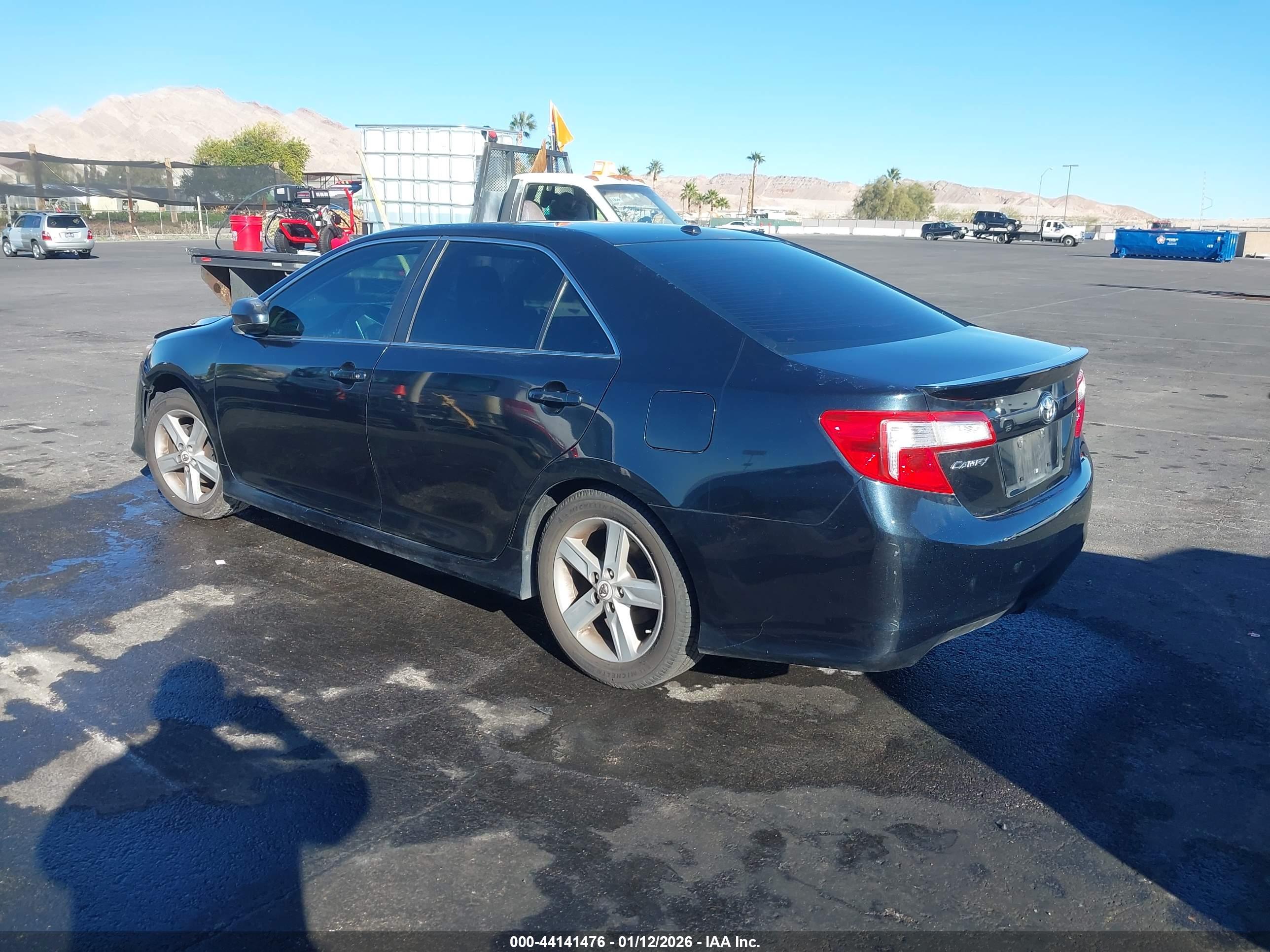 TOYOTA CAMRY image 3