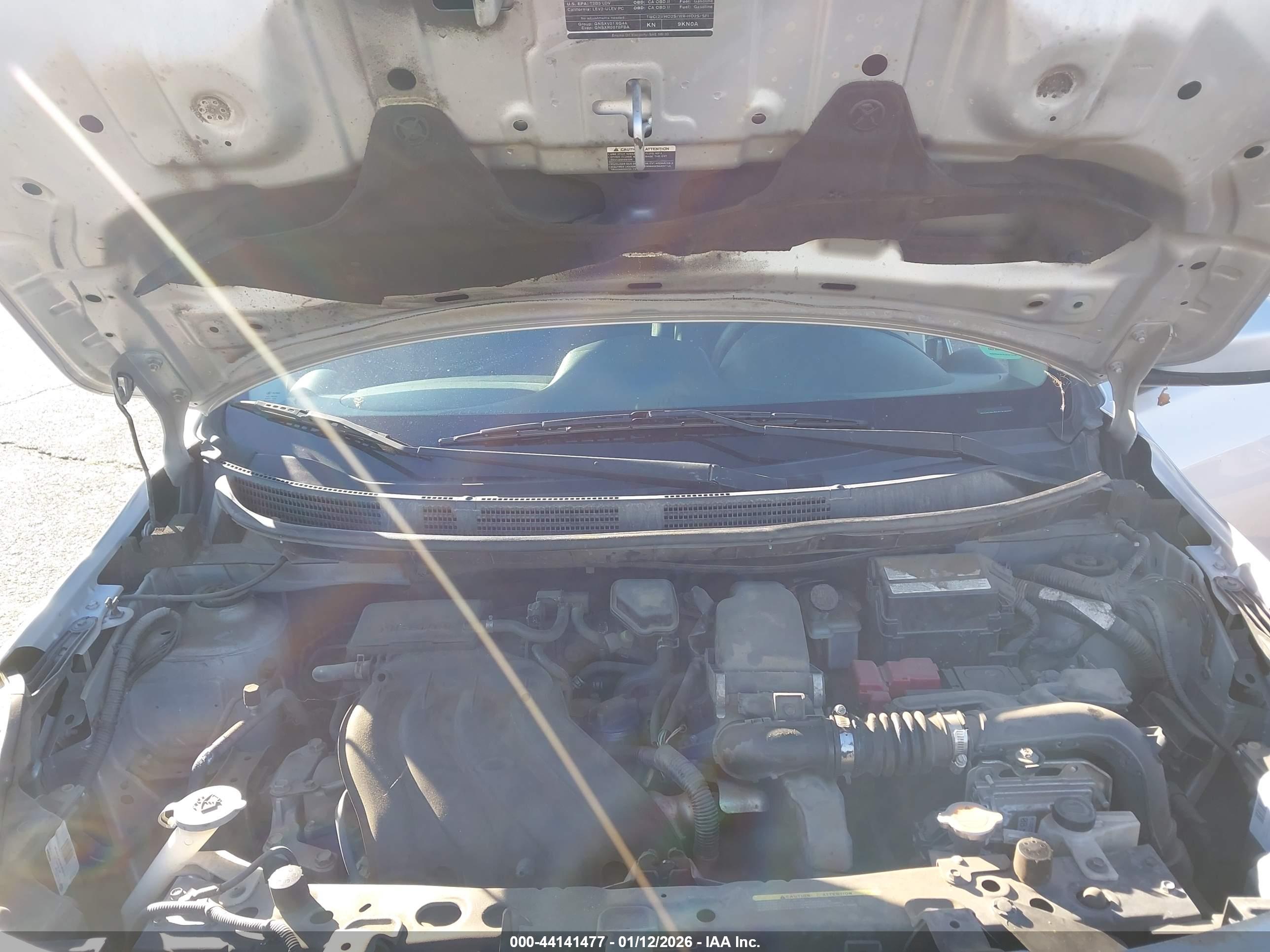 NISSAN VERSA image 10