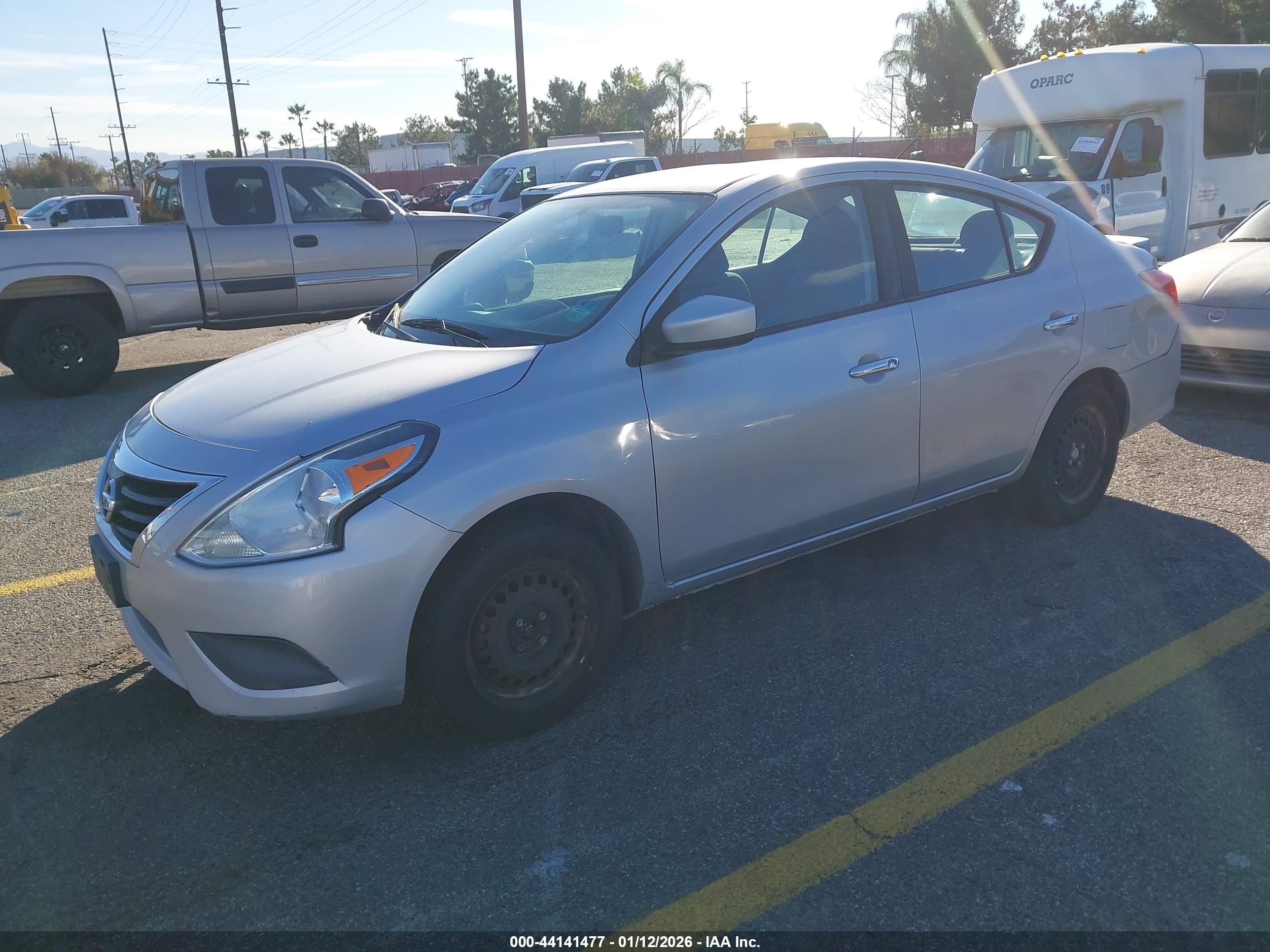 NISSAN VERSA image 2