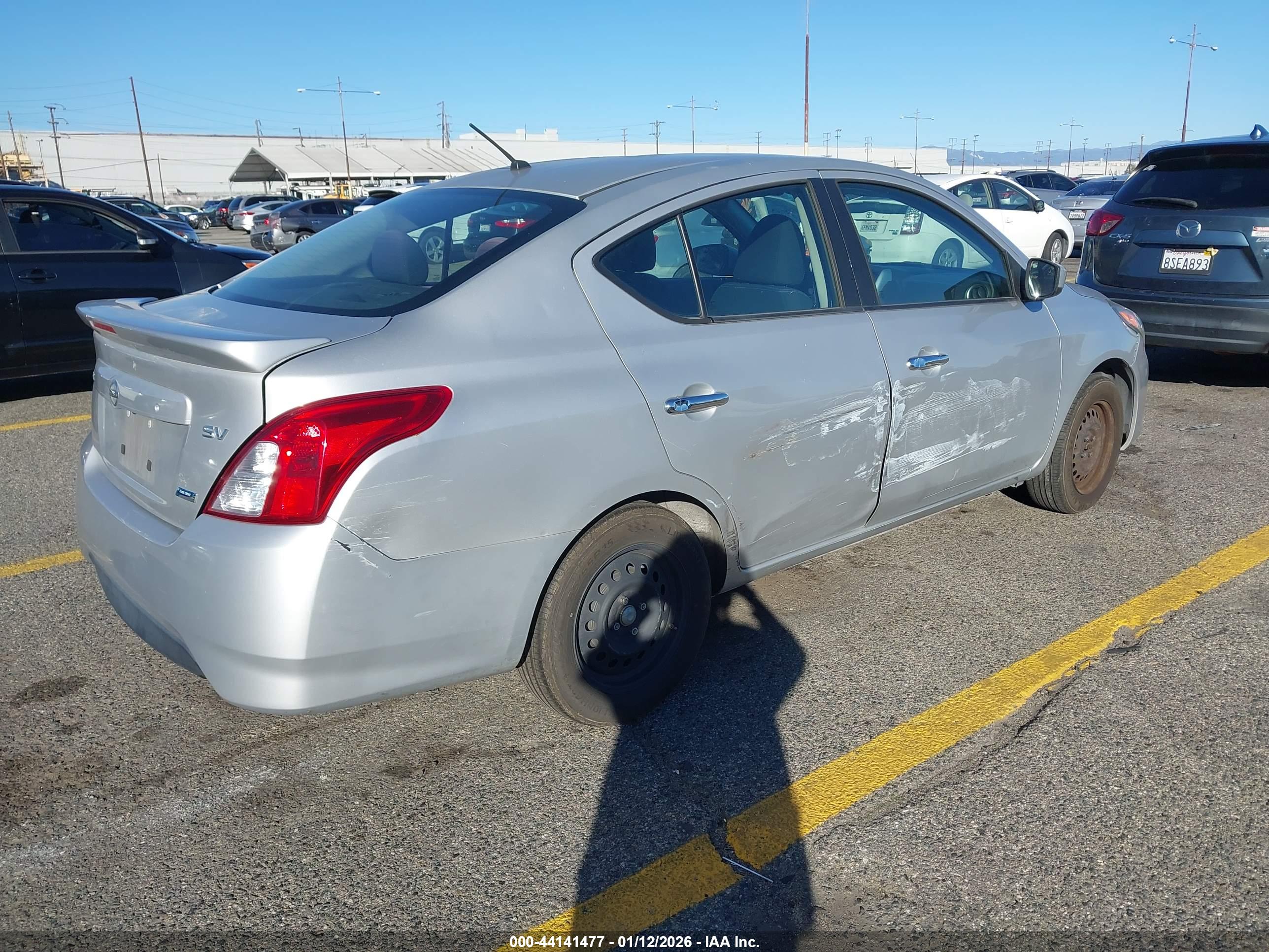 NISSAN VERSA image 4