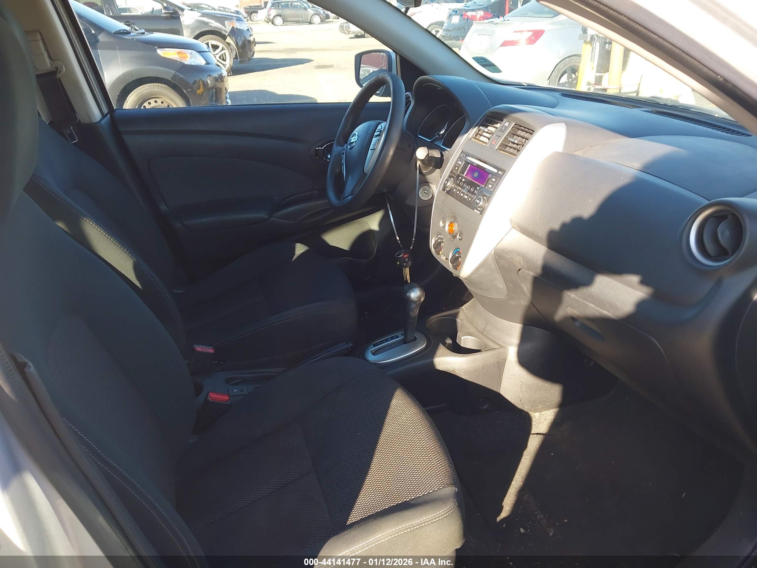 NISSAN VERSA image 5