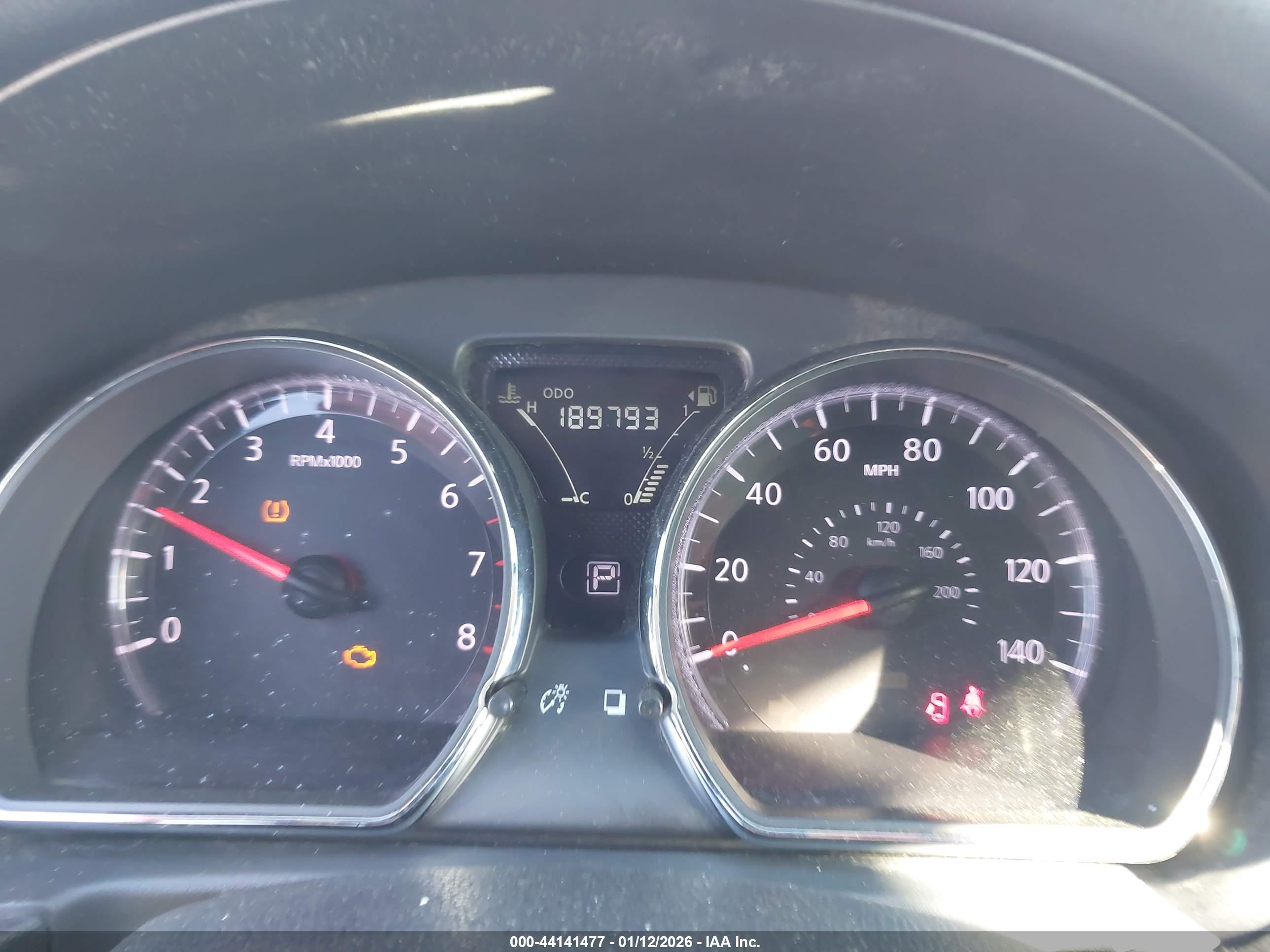 NISSAN VERSA image 7