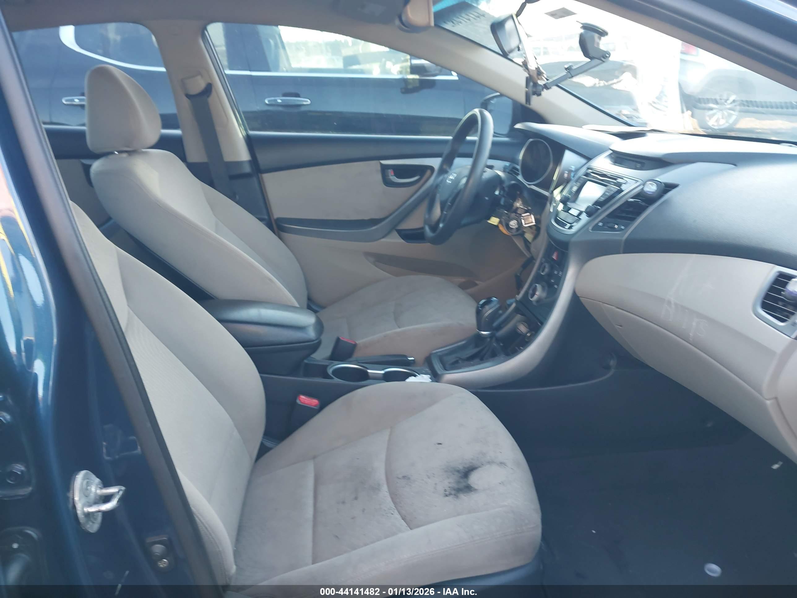 HYUNDAI ELANTRA image 5