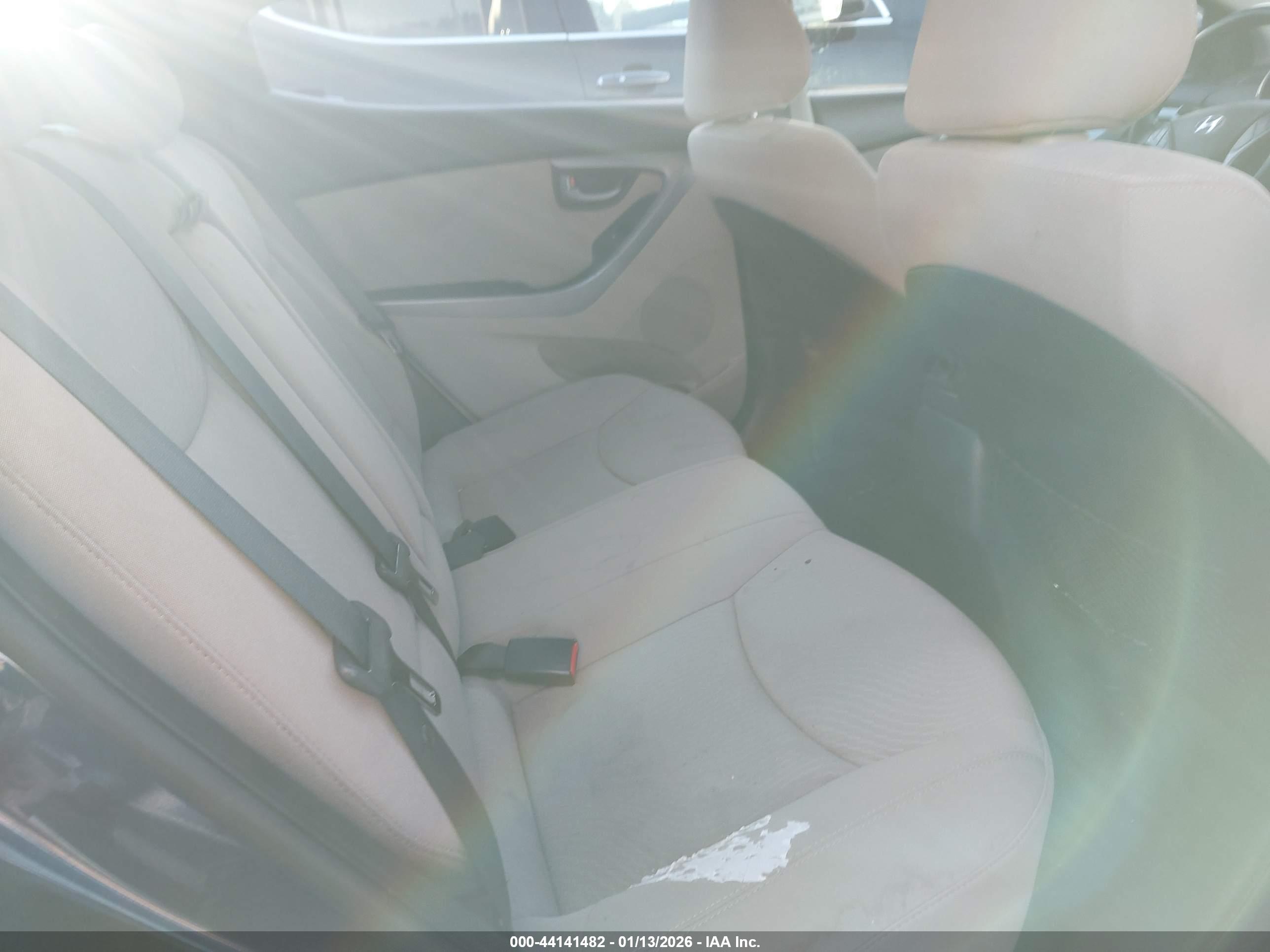 HYUNDAI ELANTRA image 8