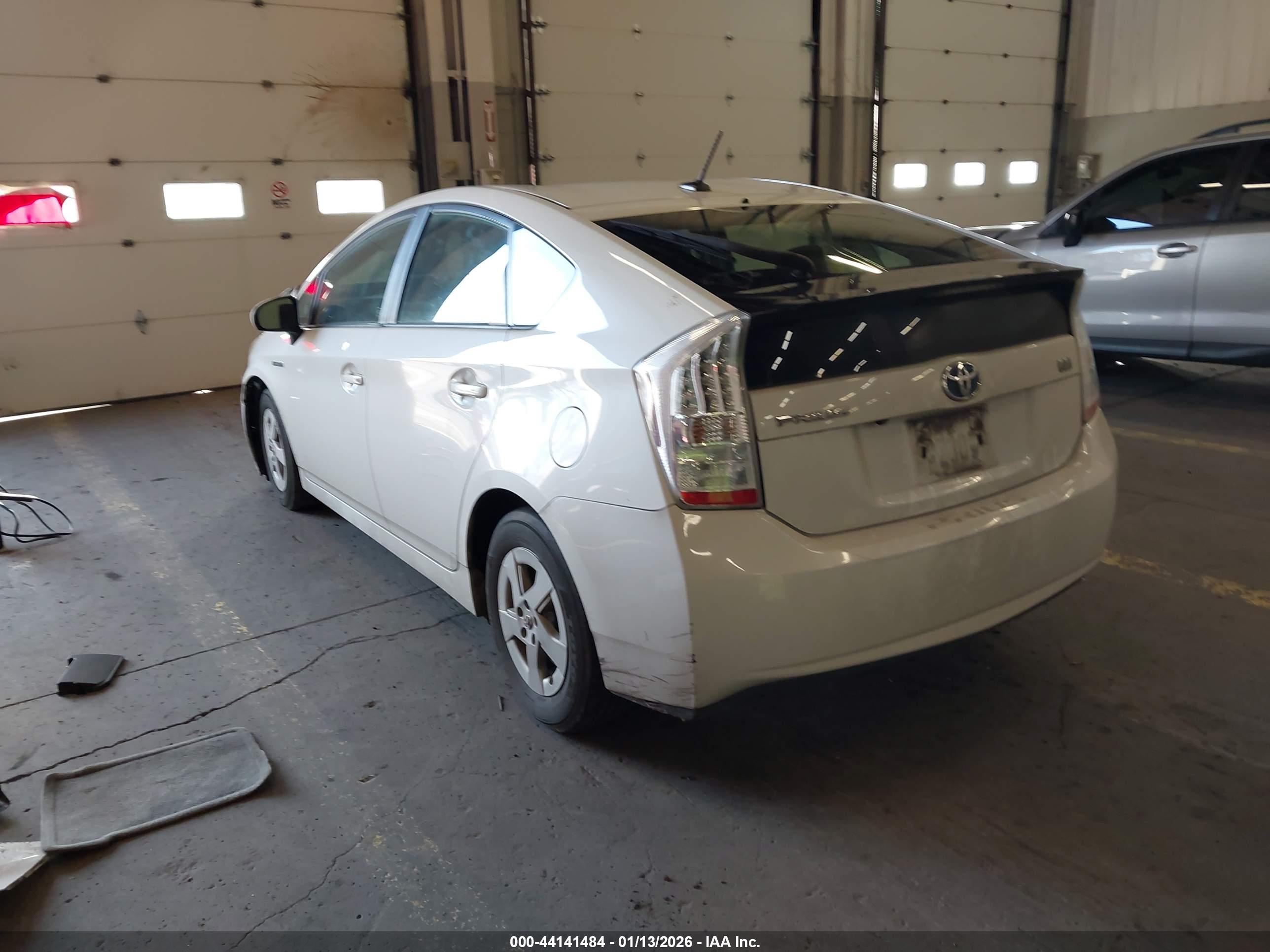 TOYOTA PRIUS image 3