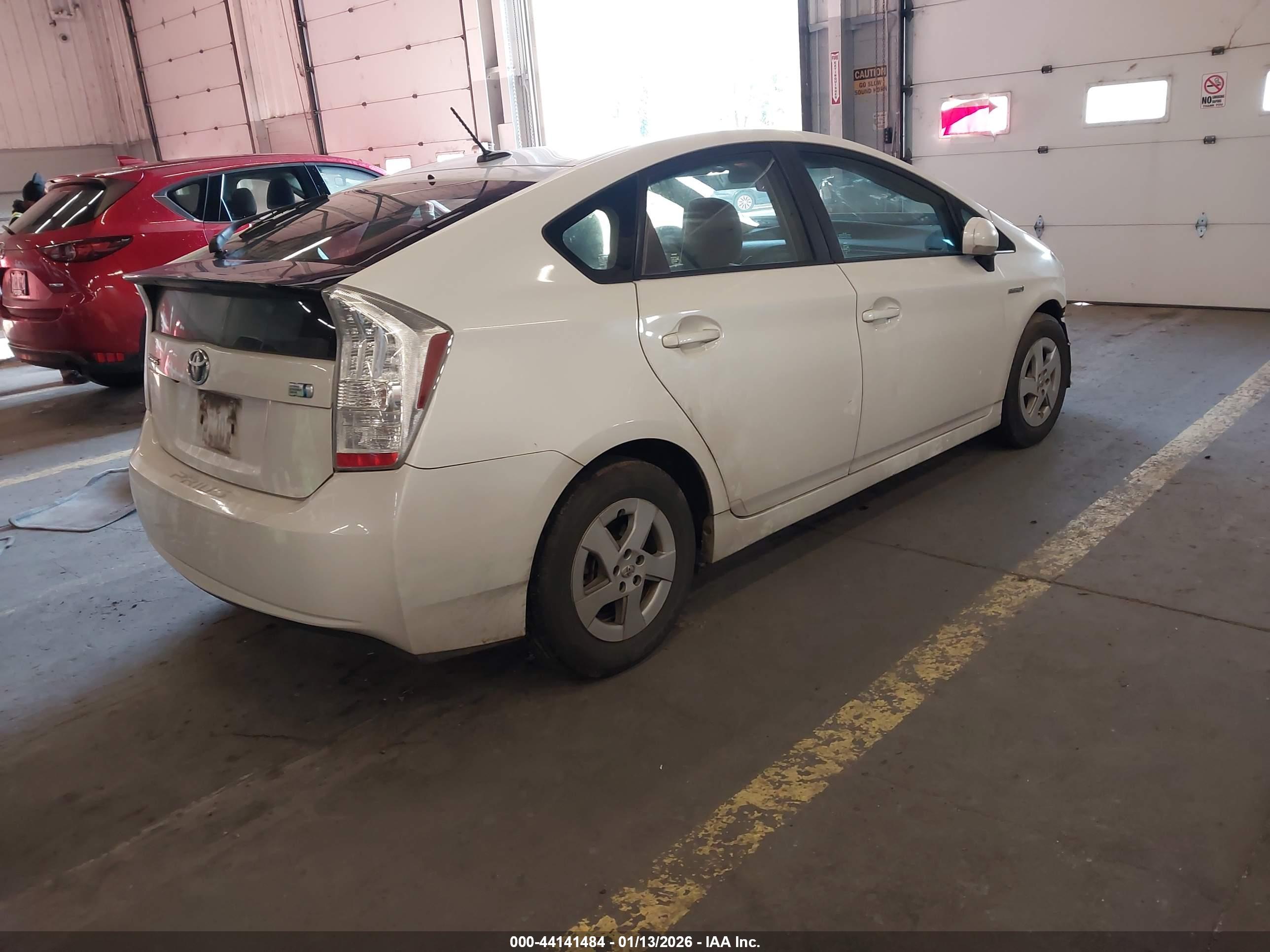 TOYOTA PRIUS image 4