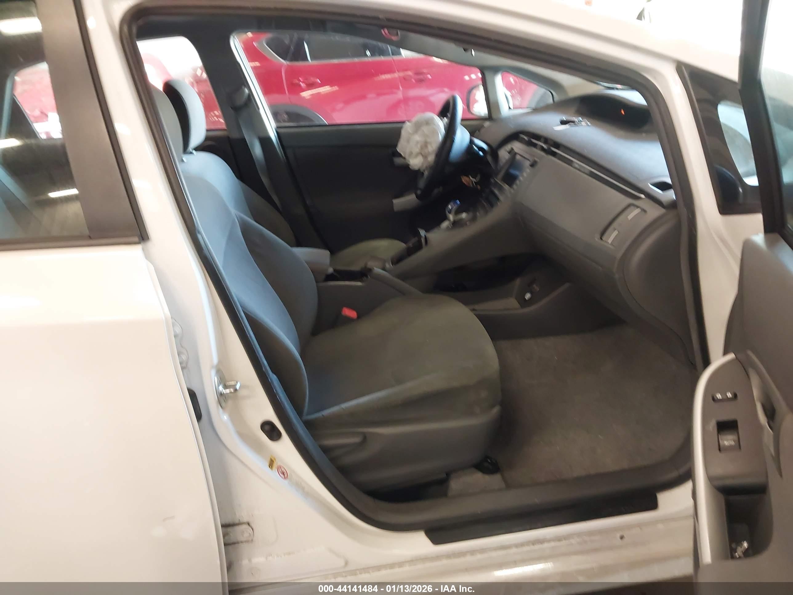 TOYOTA PRIUS image 5