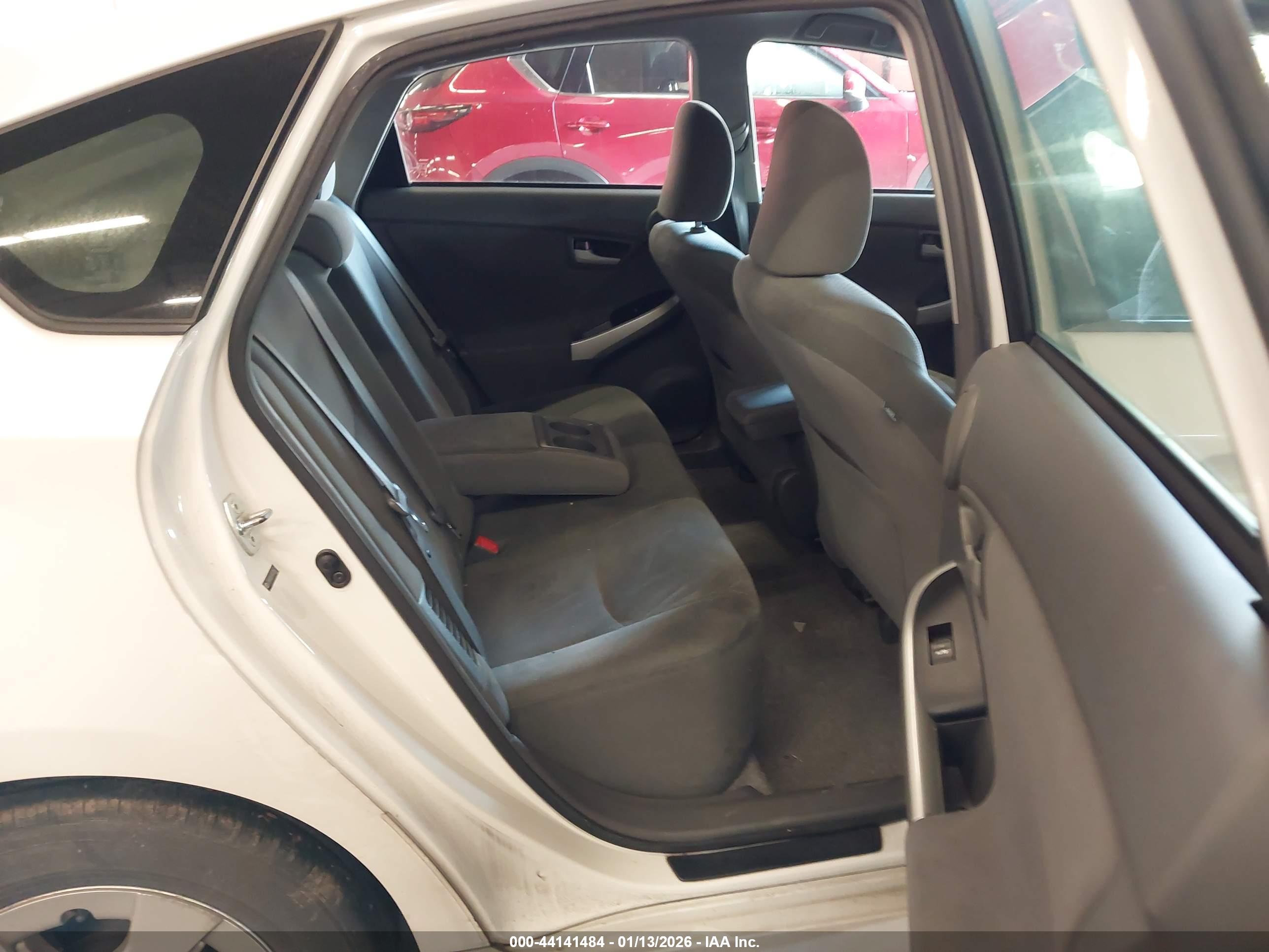TOYOTA PRIUS image 8