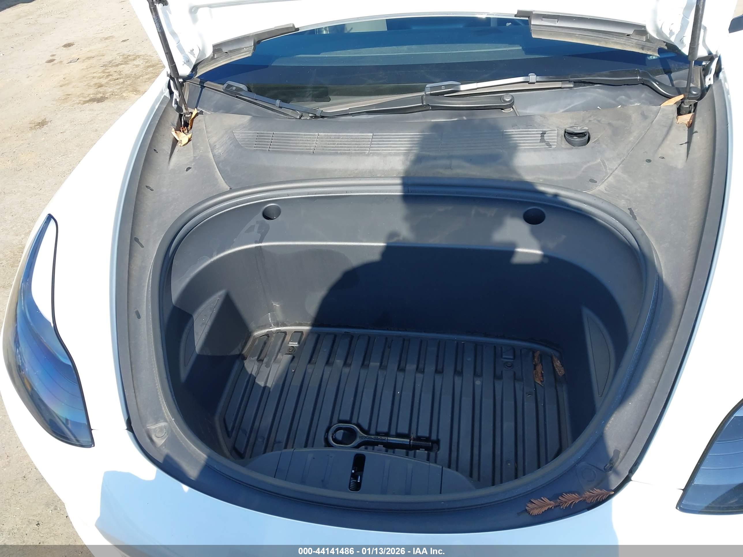TESLA MODEL image 10