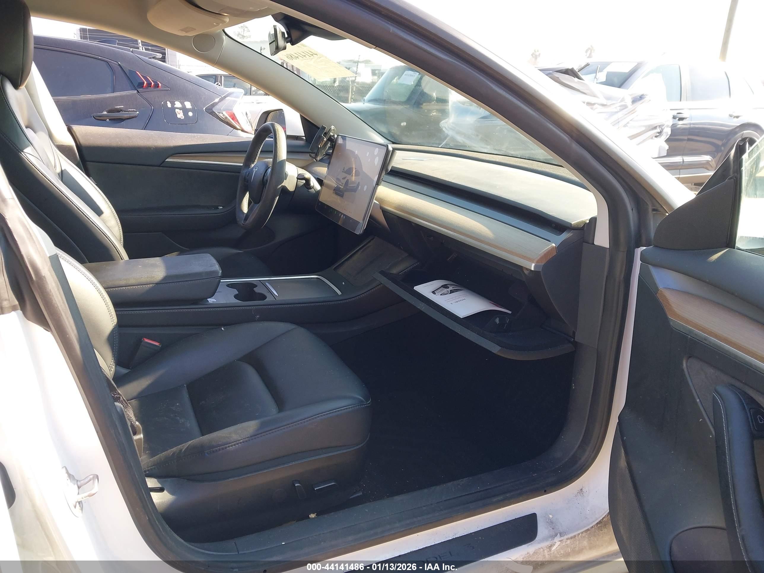 TESLA MODEL image 5