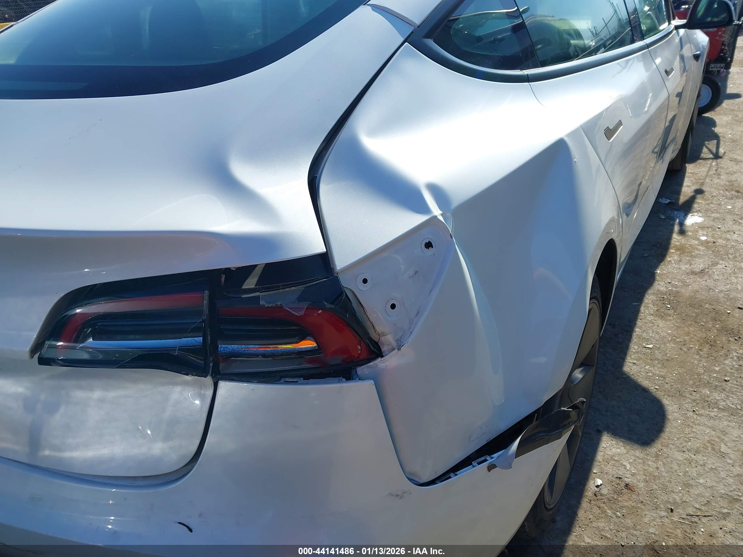 TESLA MODEL image 6