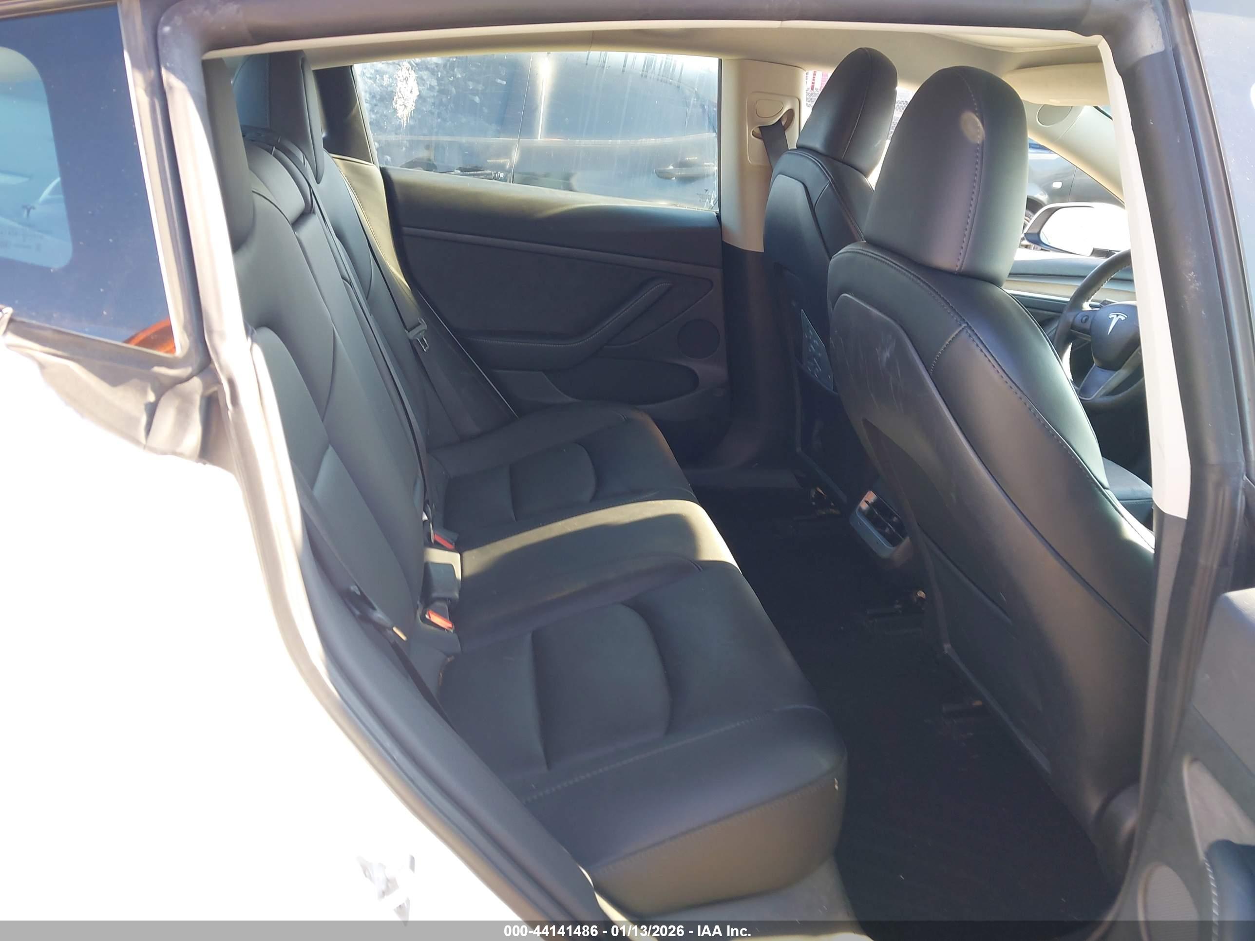 TESLA MODEL image 8