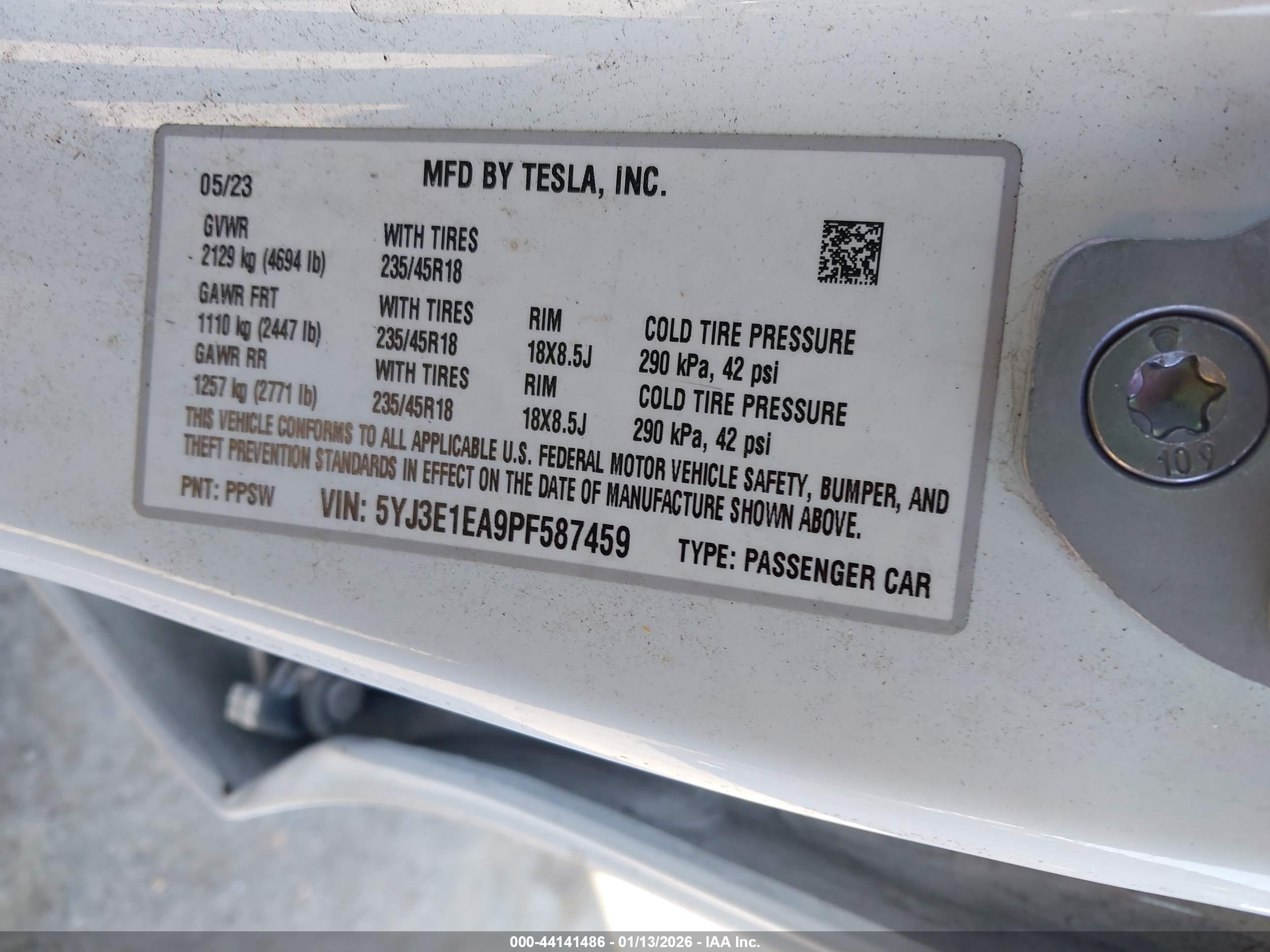 TESLA MODEL image 9