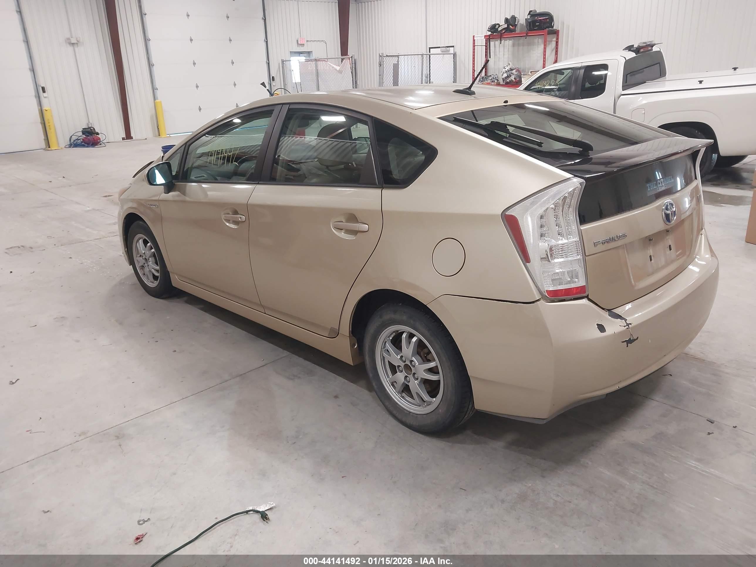 TOYOTA PRIUS image 3