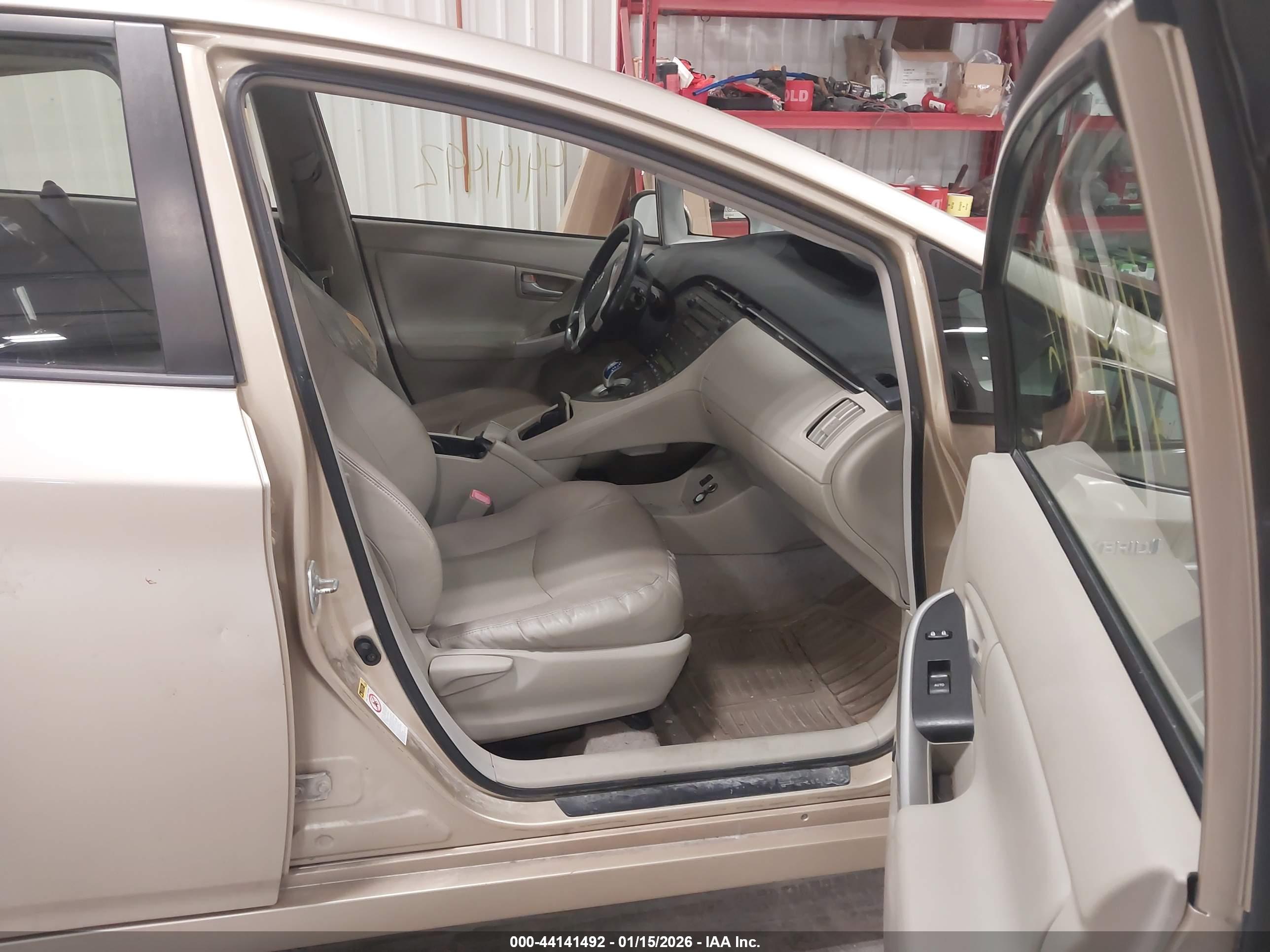 TOYOTA PRIUS image 5