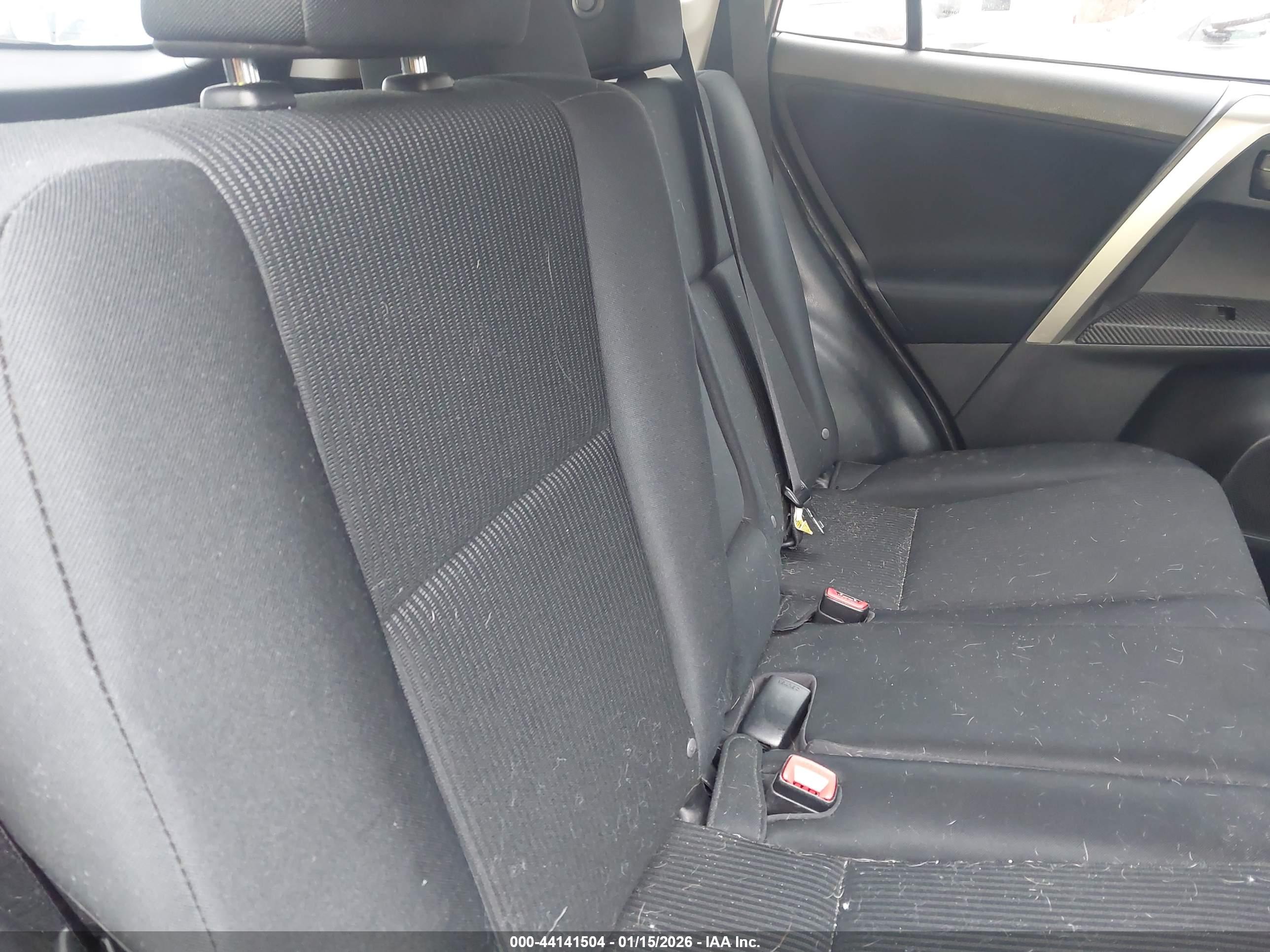 TOYOTA RAV4 image 8