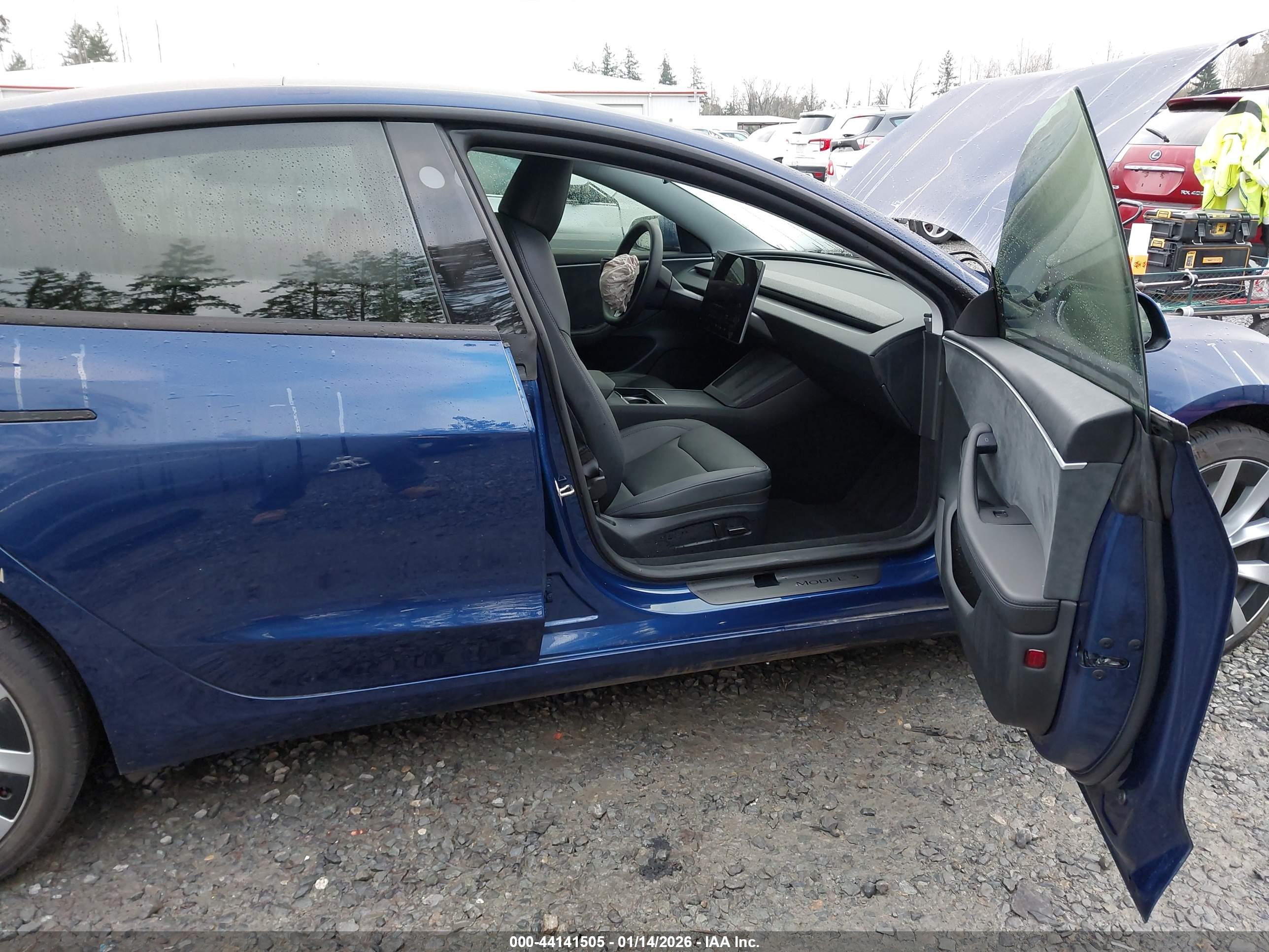 TESLA MODEL image 5