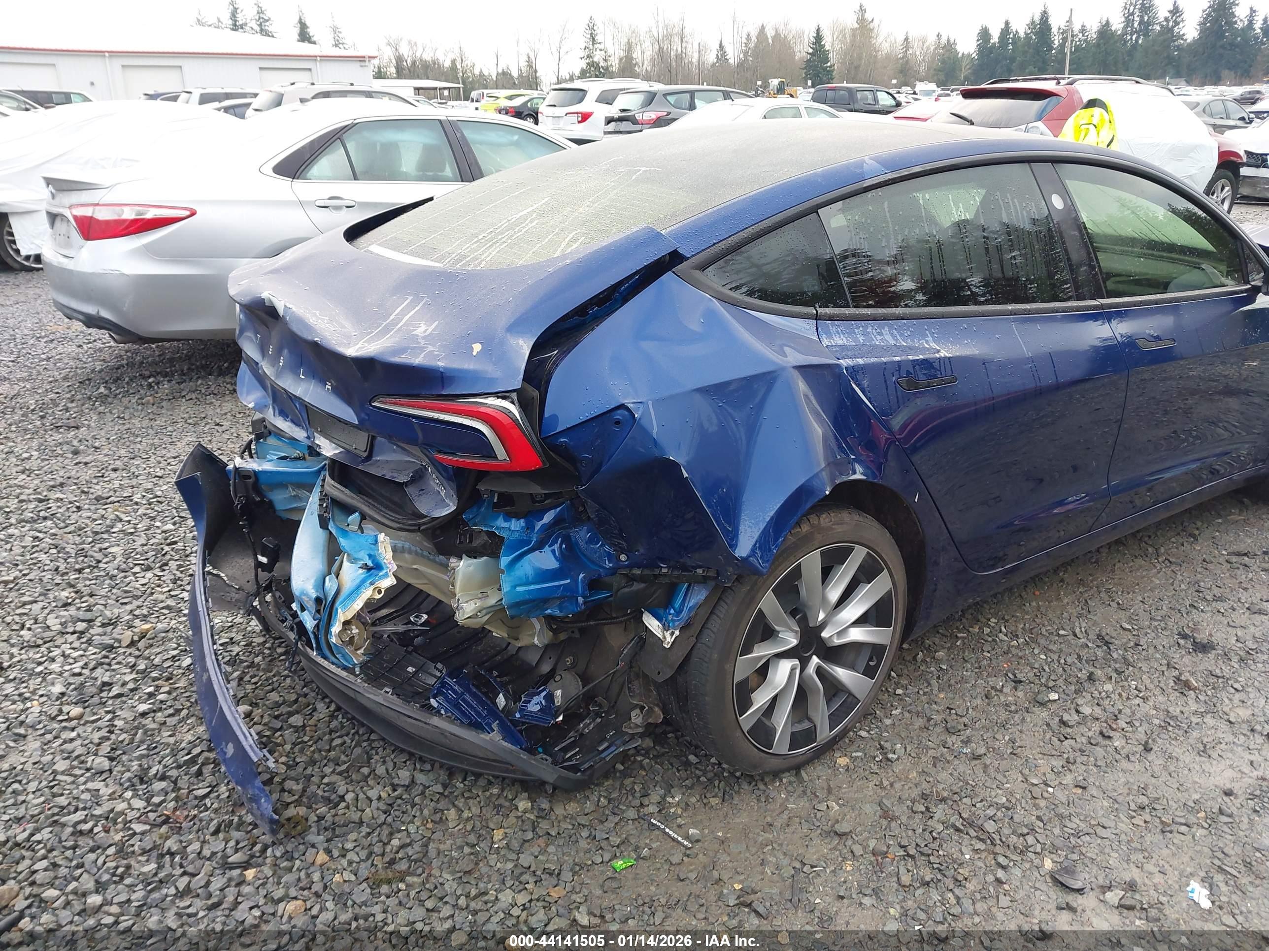TESLA MODEL image 6