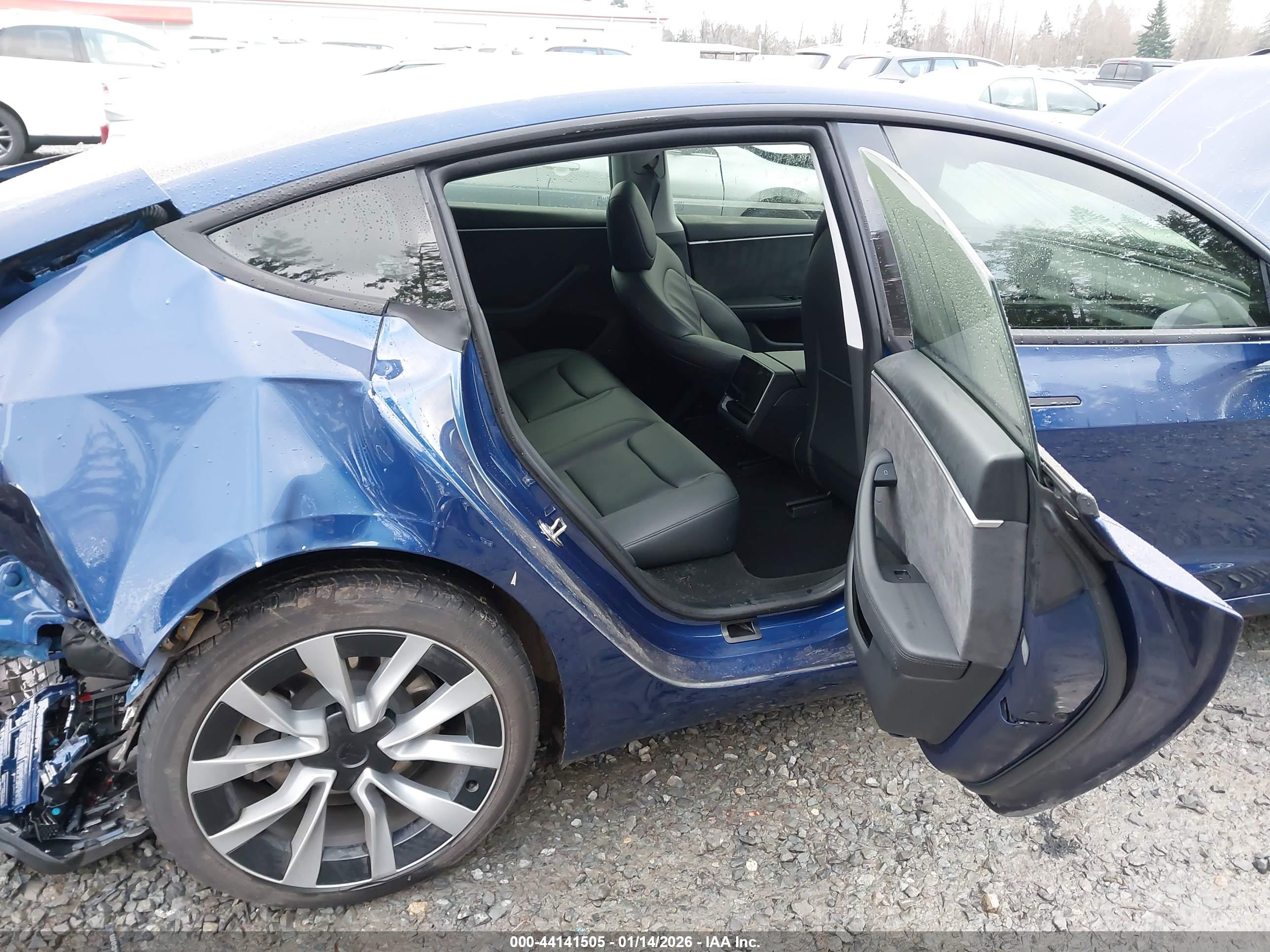 TESLA MODEL image 8
